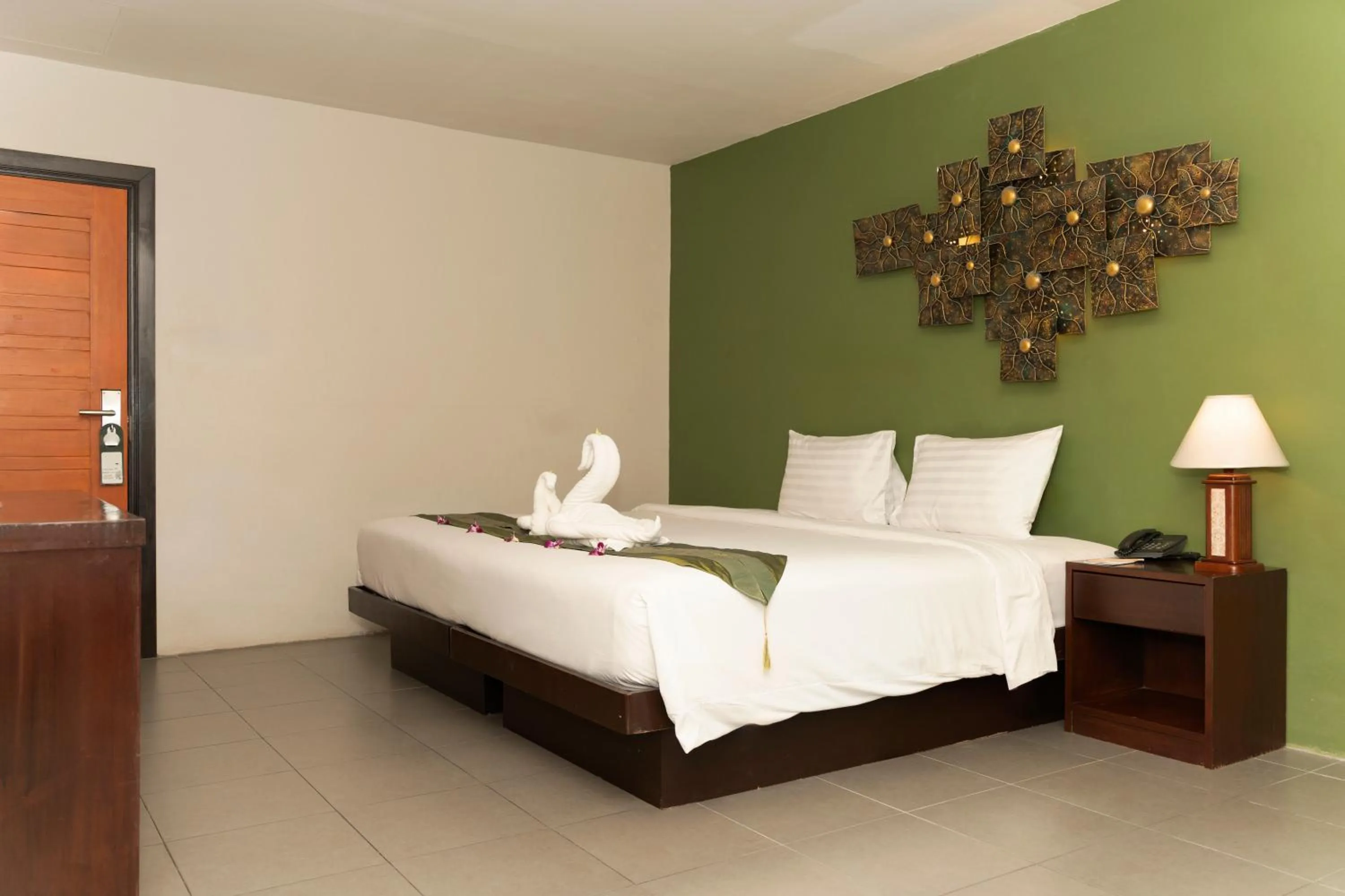 Property building, Bed in Gu Hotel Patong