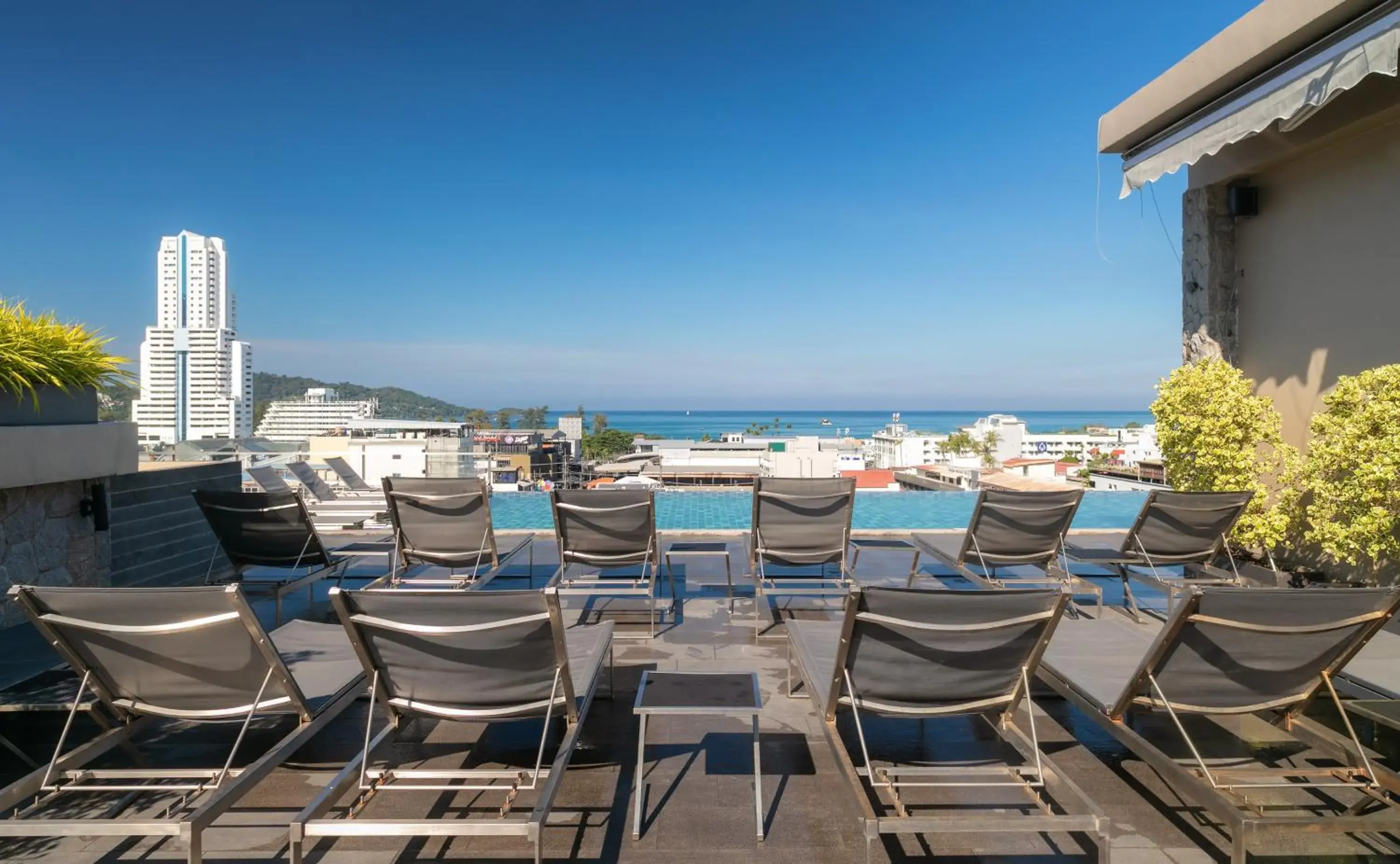 Property building in Gu Hotel Patong Property building in Gu Hotel Patong