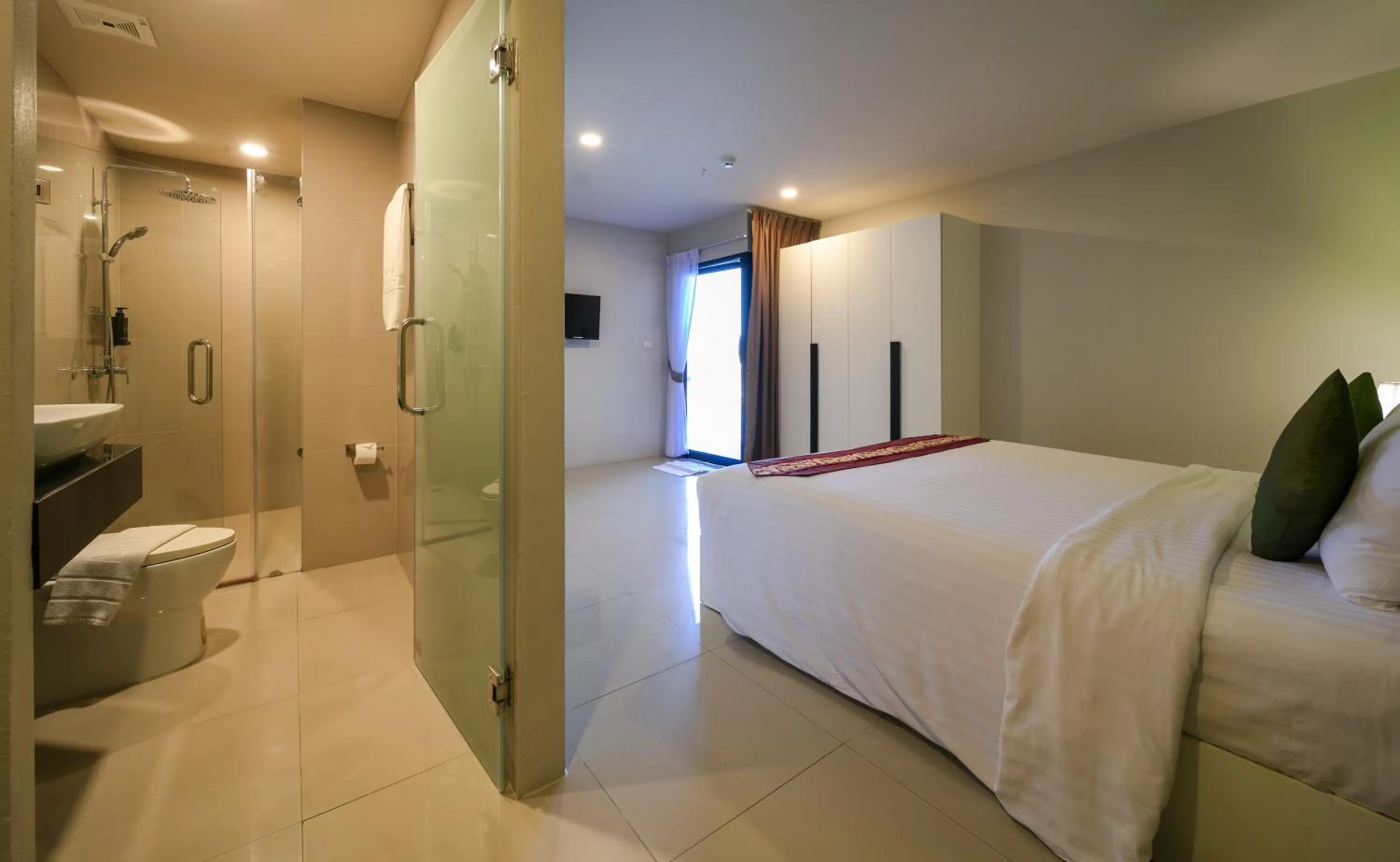 Shower, Bed in Gu Hotel Patong