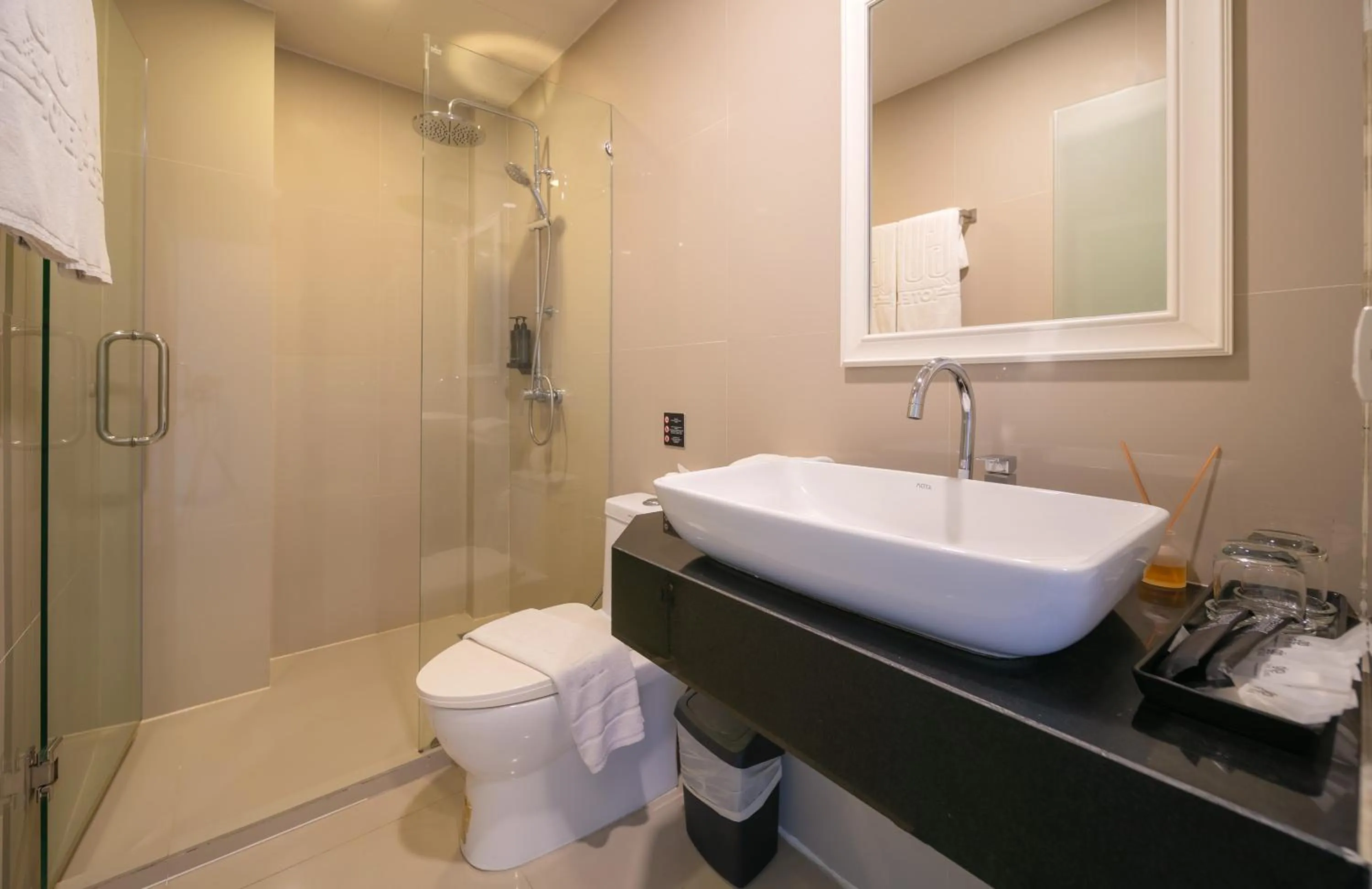 Shower in Gu Hotel Patong