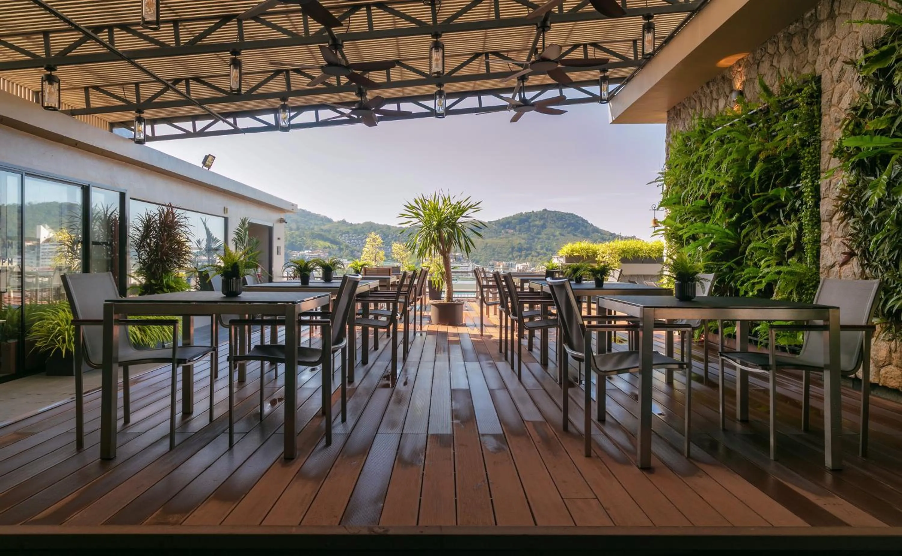 Restaurant/places to eat in Gu Hotel Patong