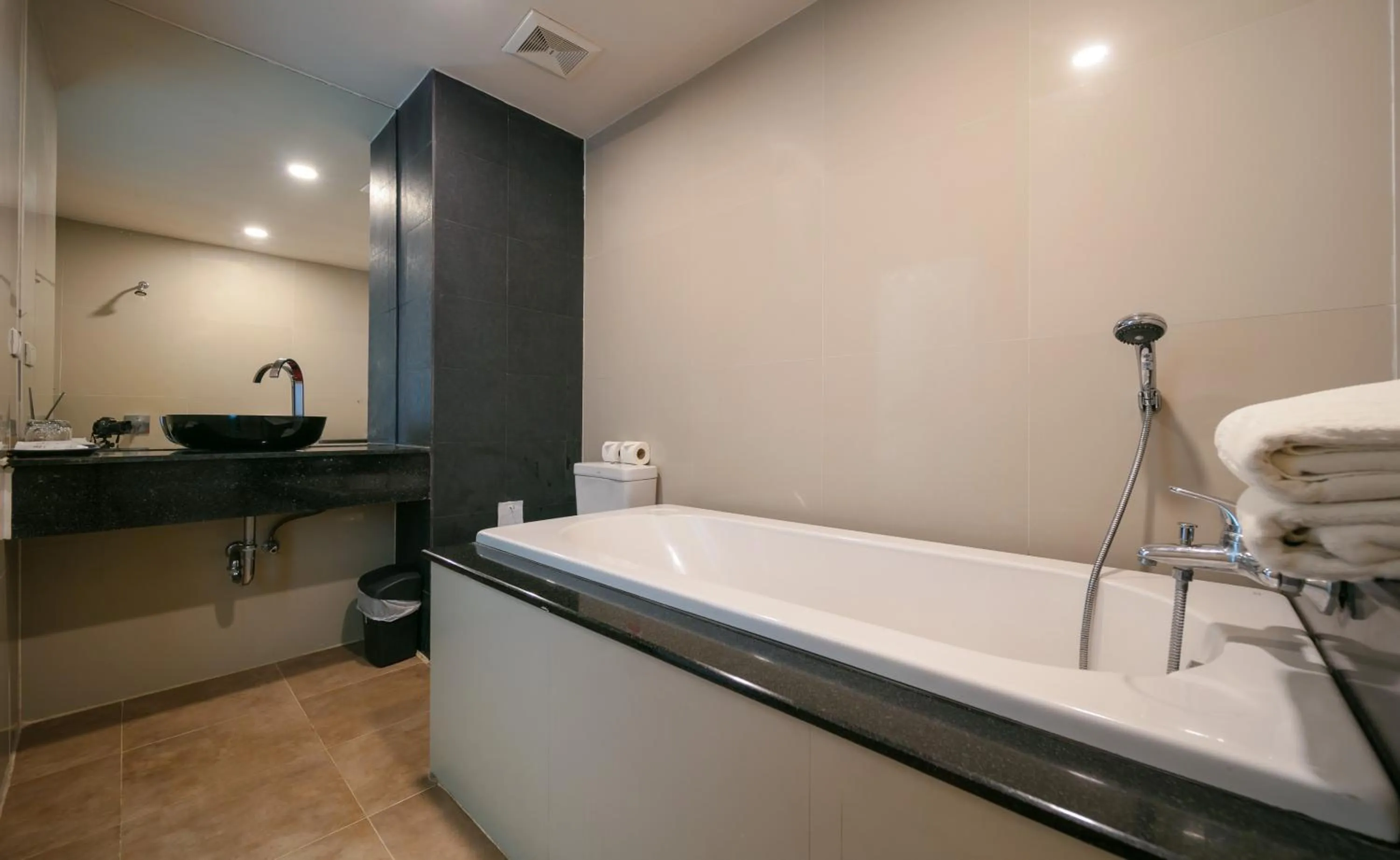 Hot Tub in Gu Hotel Patong