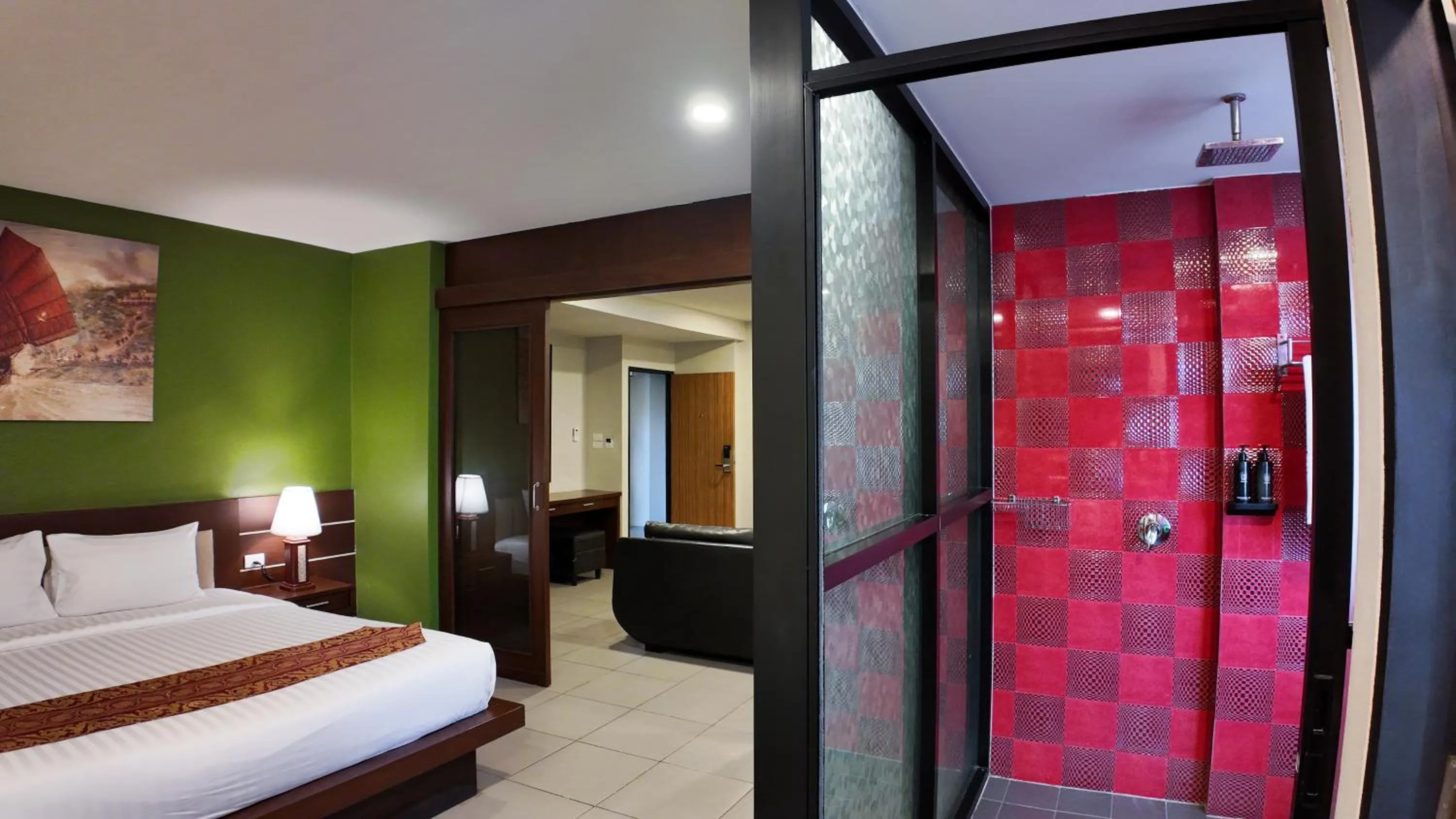 Property building, Bed in Gu Hotel Patong