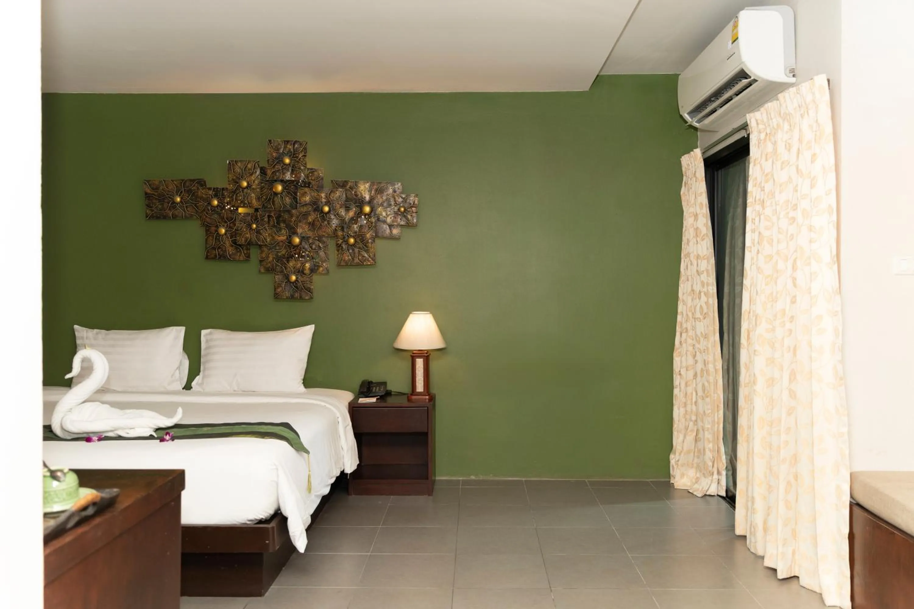 Property building, Bed in Gu Hotel Patong