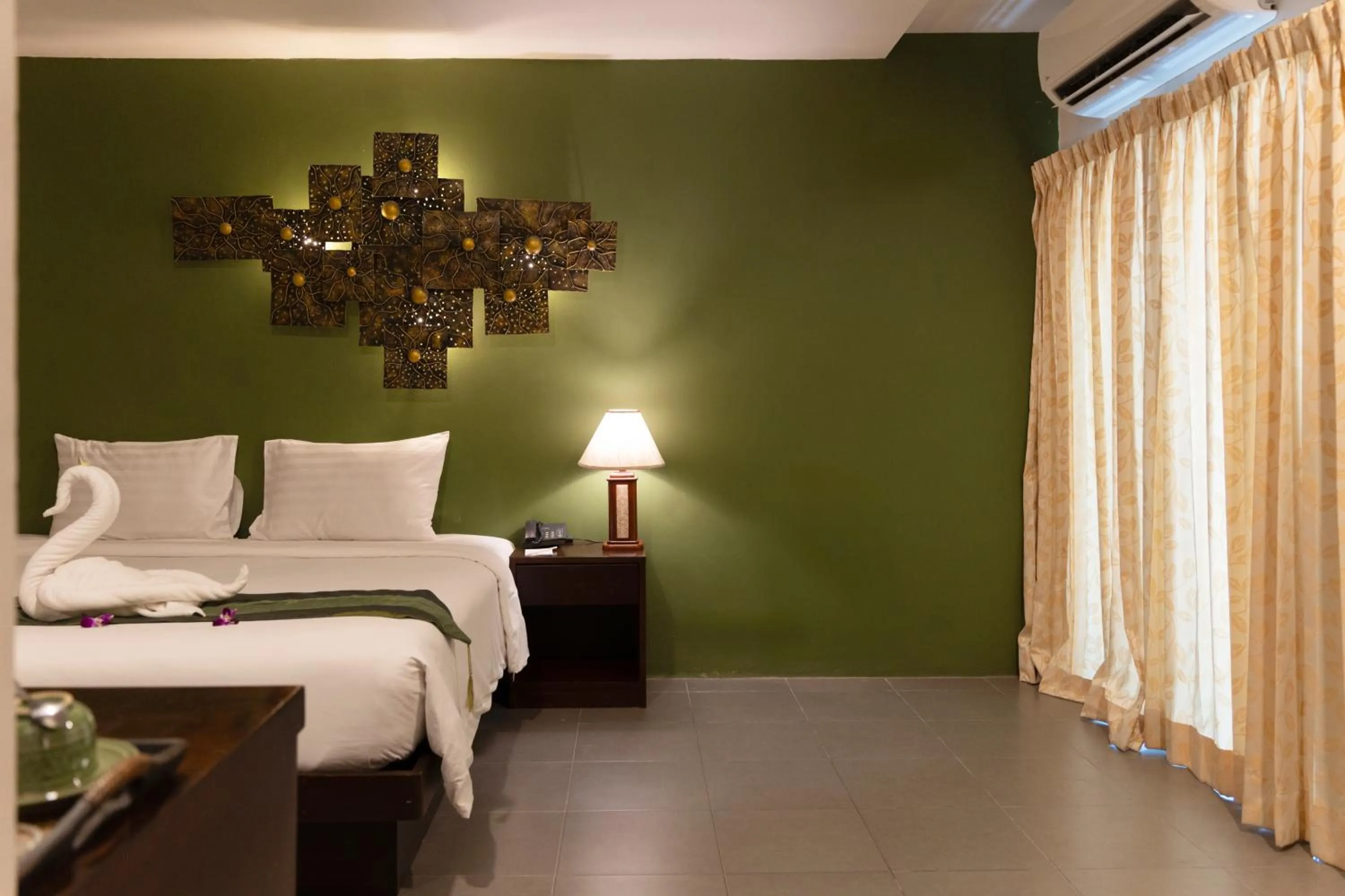 Property building, Bed in Gu Hotel Patong