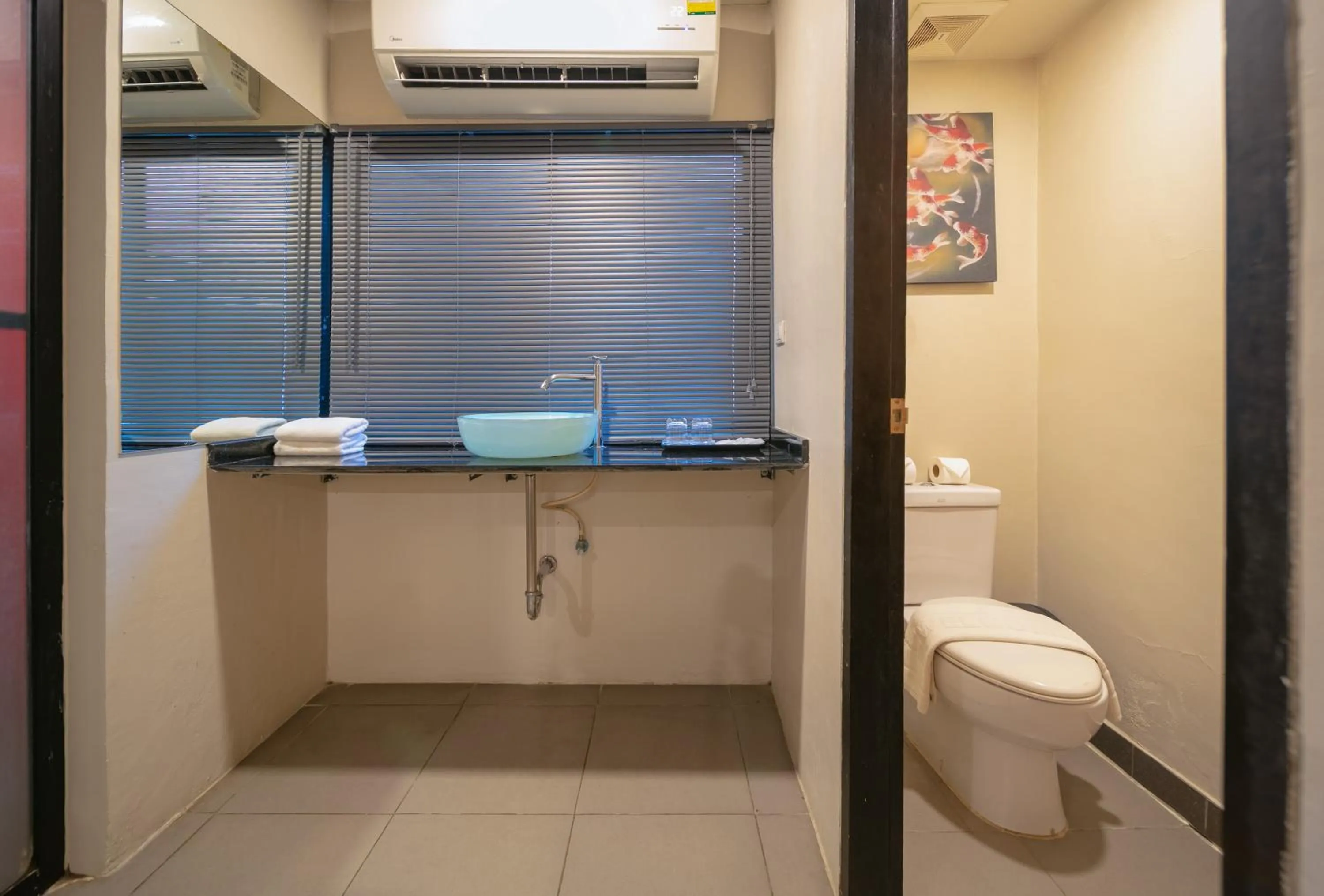 Shower in Gu Hotel Patong