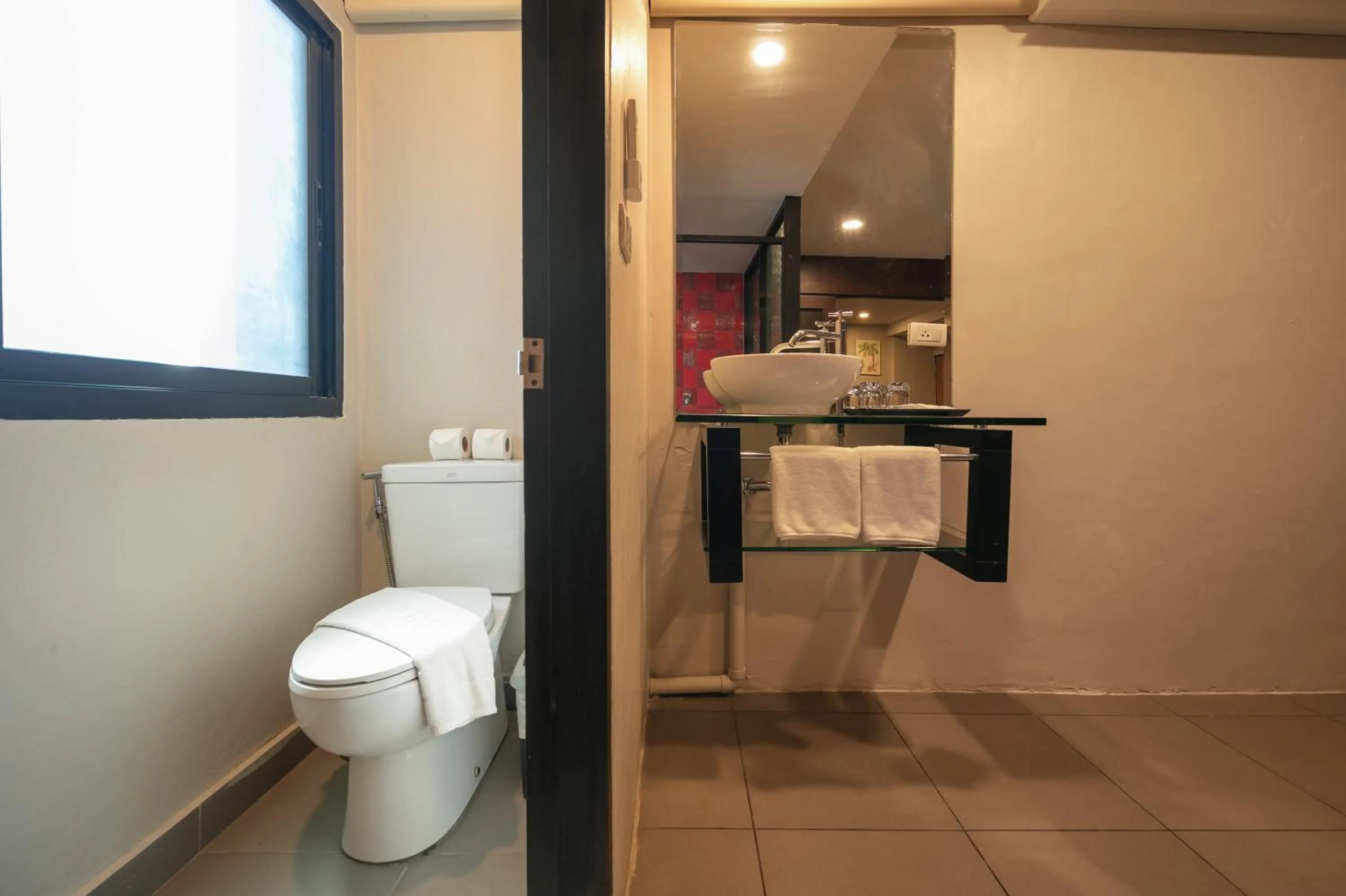 Toilet in Gu Hotel Patong