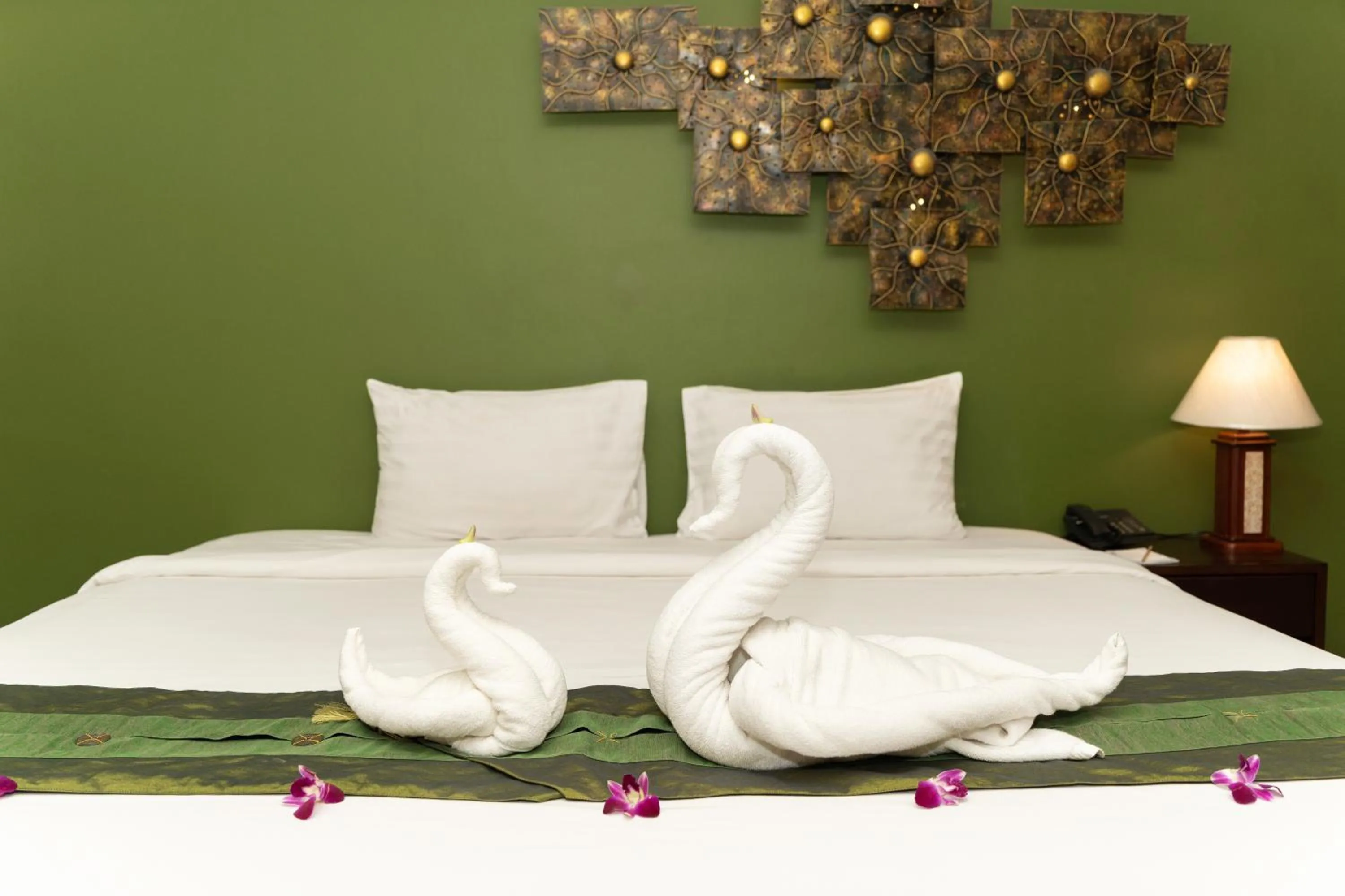 Property building, Bed in Gu Hotel Patong