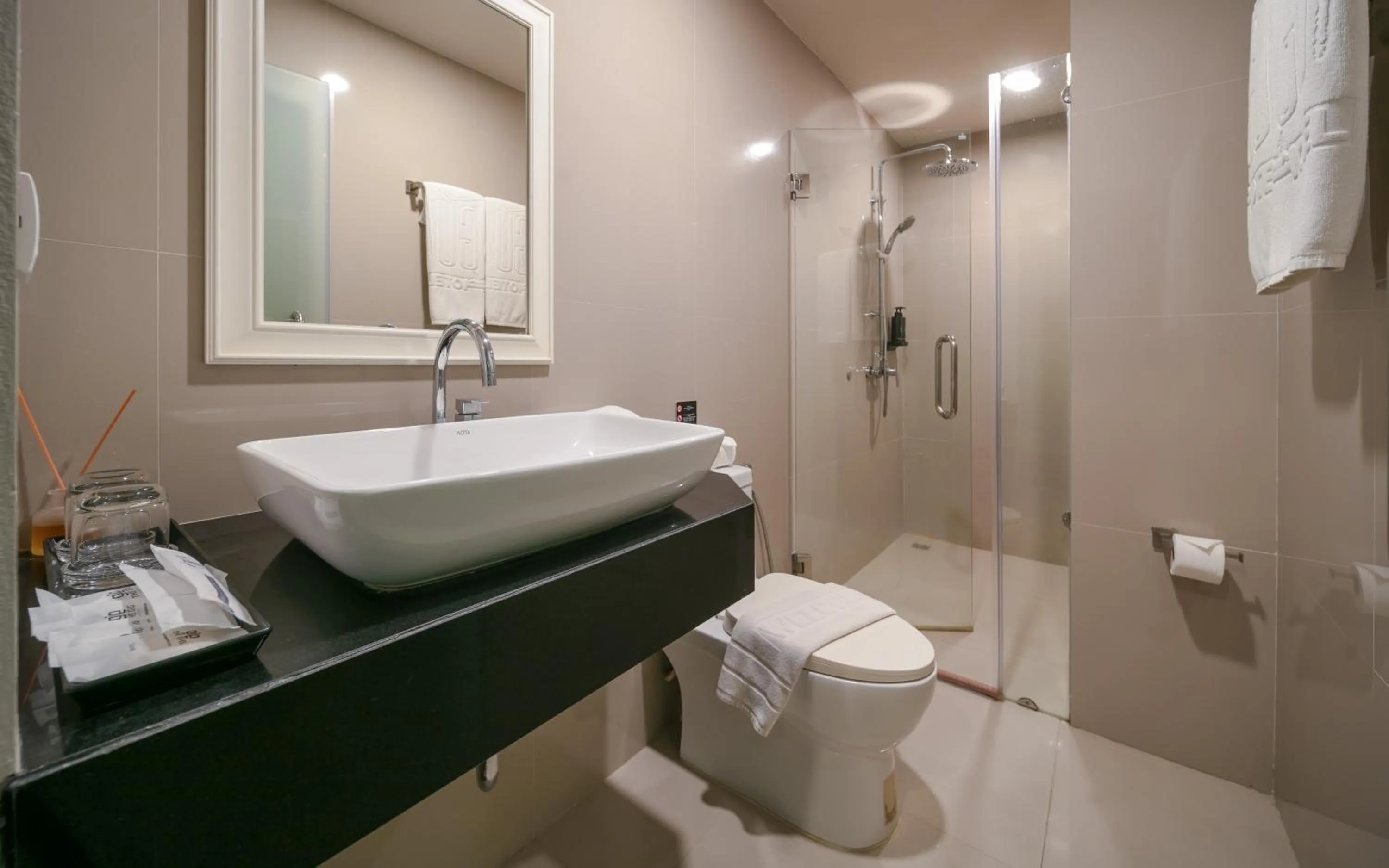 Shower in Gu Hotel Patong