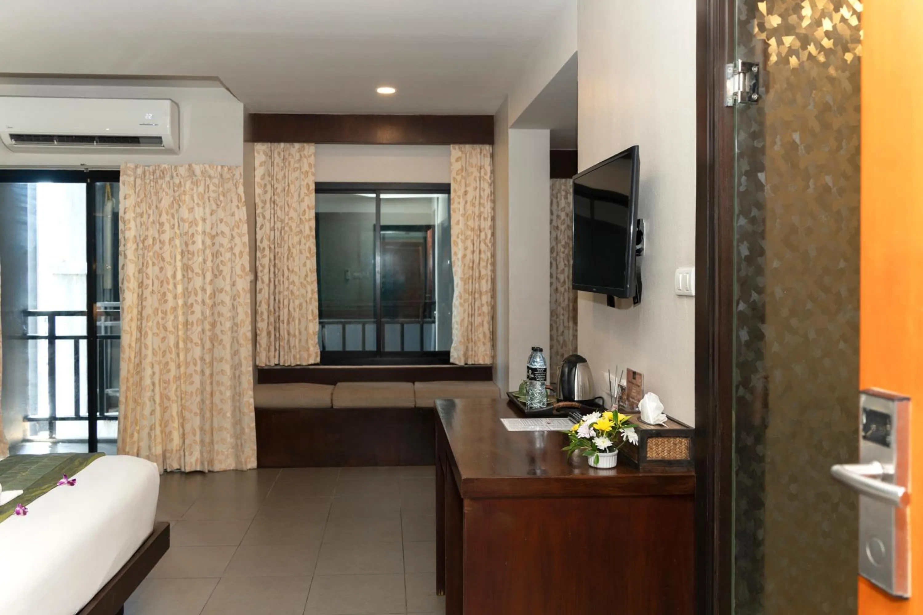 Property building, Bed in Gu Hotel Patong