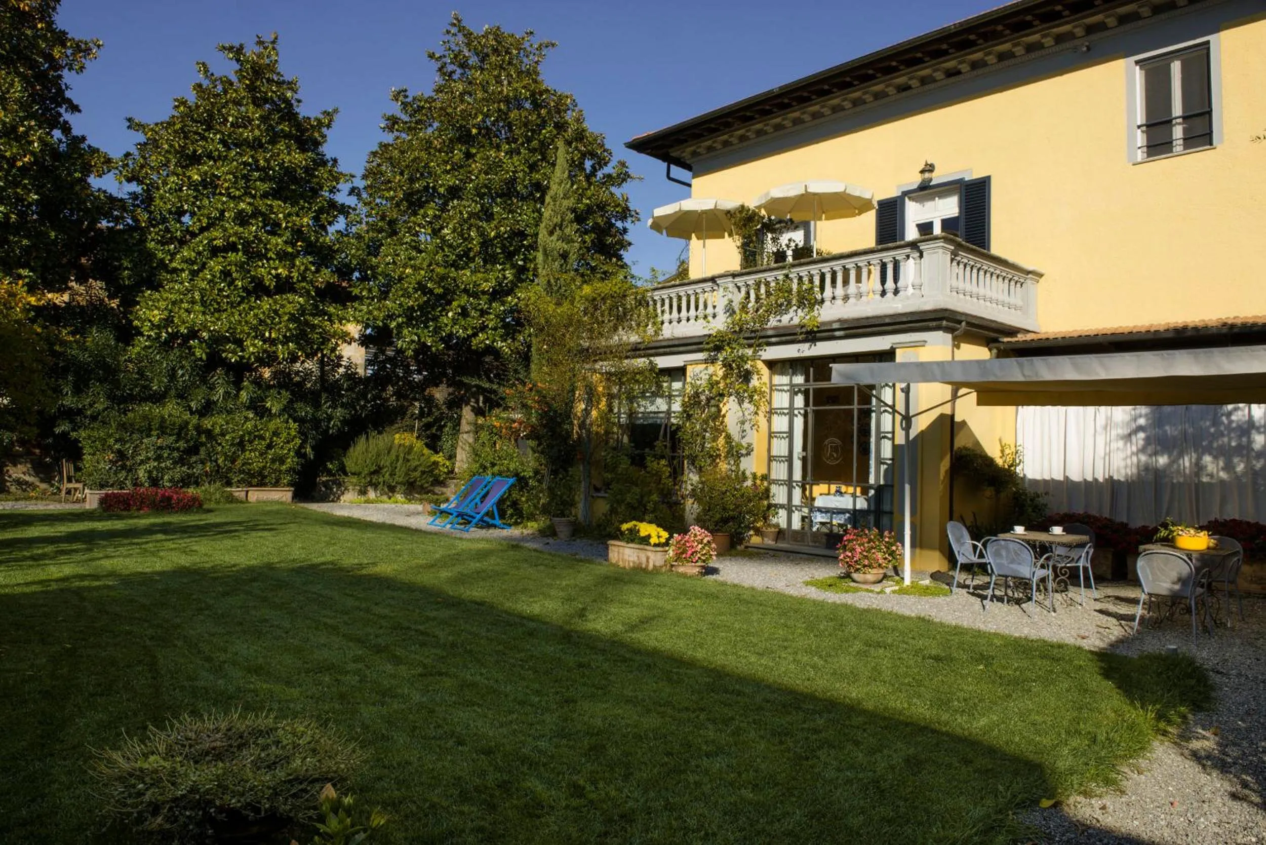 Garden view in Al Porto Di Lucca B&B