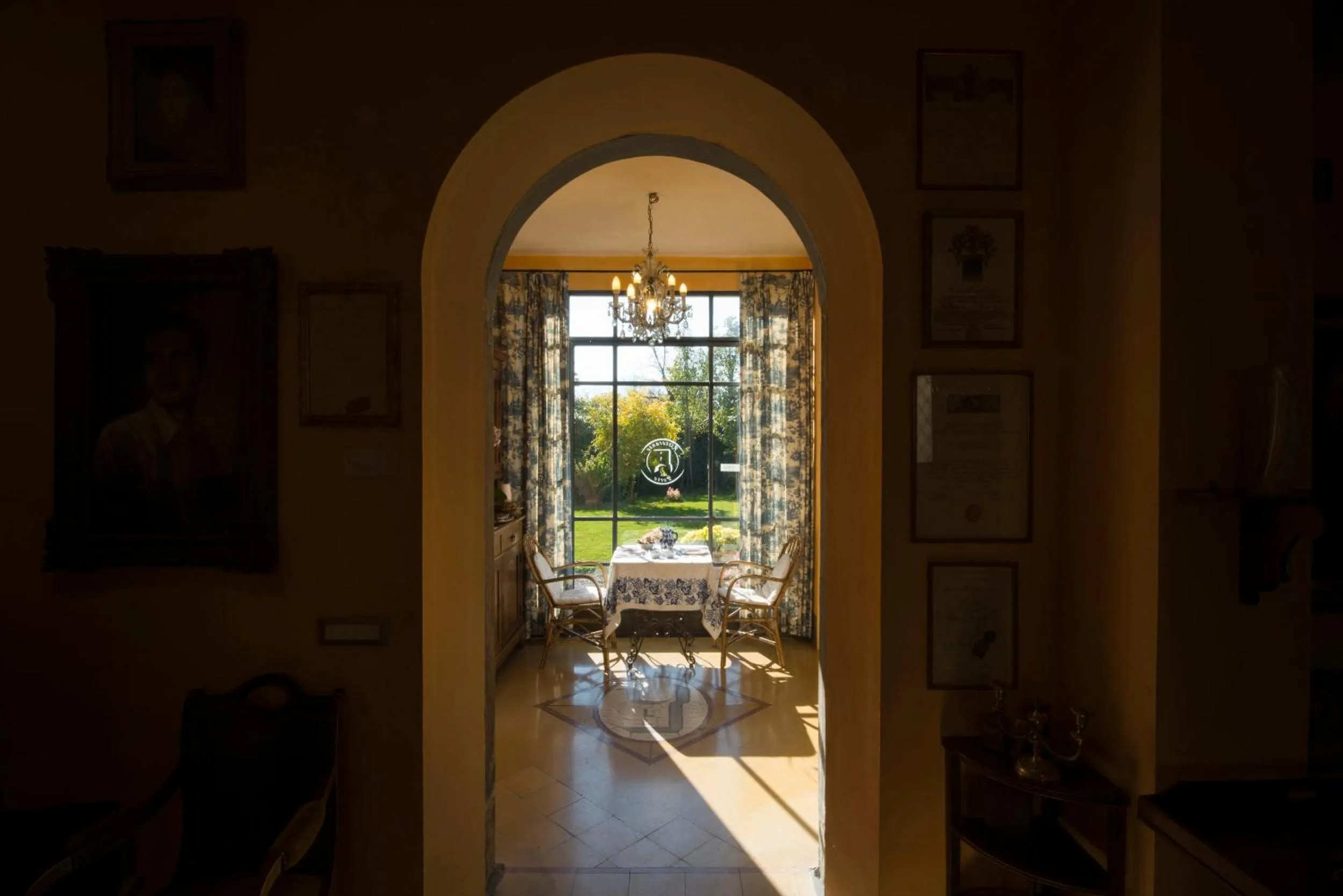 Communal lounge/ TV room in Al Porto Di Lucca B&B