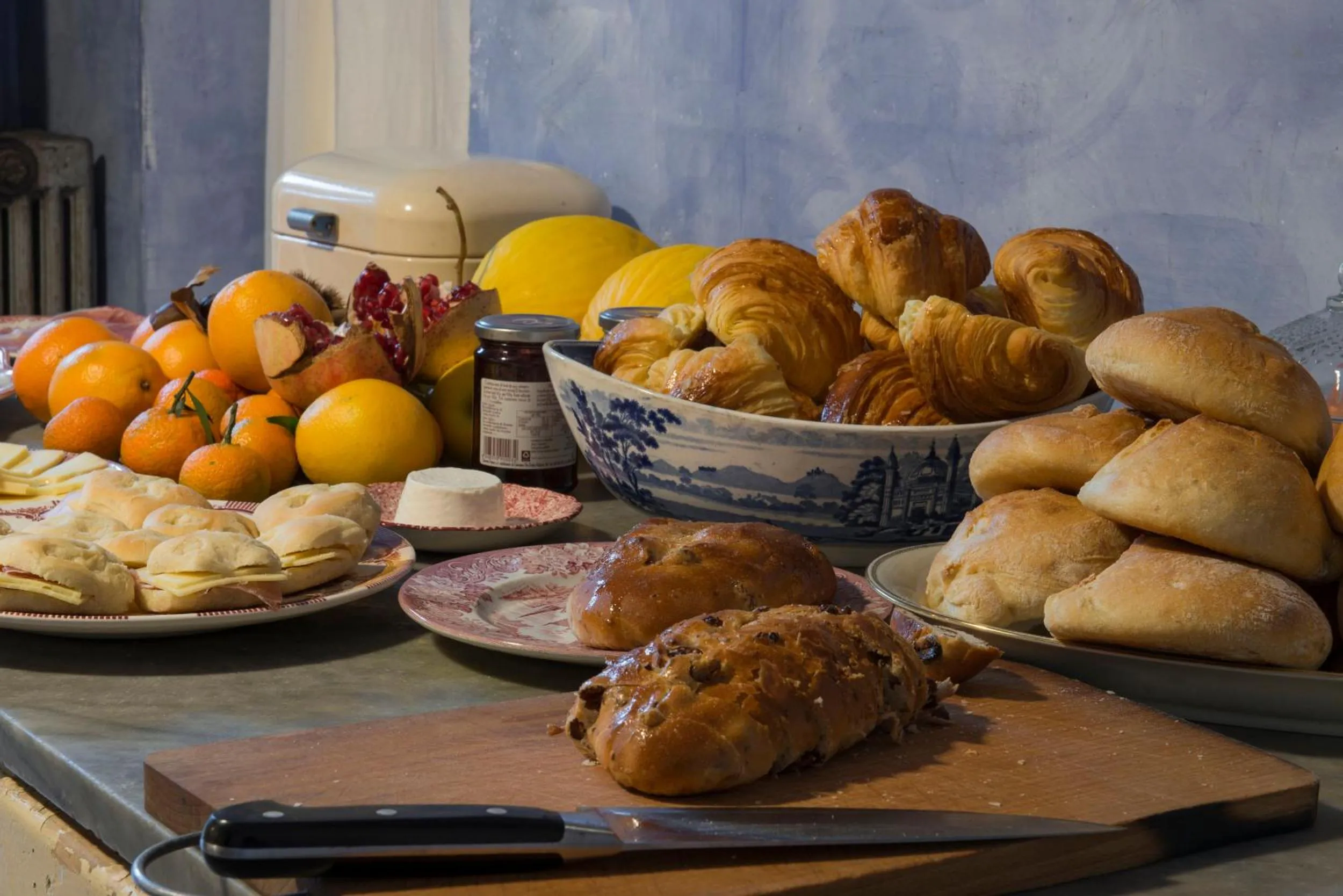 Italian breakfast in Al Porto Di Lucca B&B