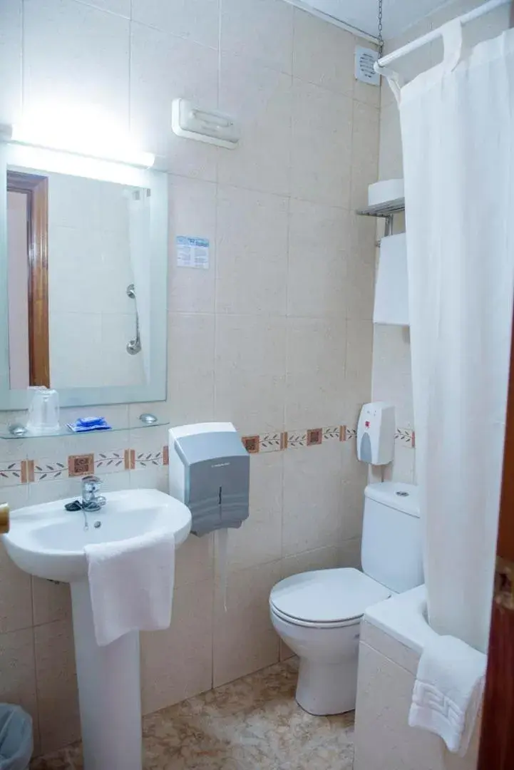 Small Single Room in Hotel Sierra Mar Small Single Room in Hotel Sierra Mar