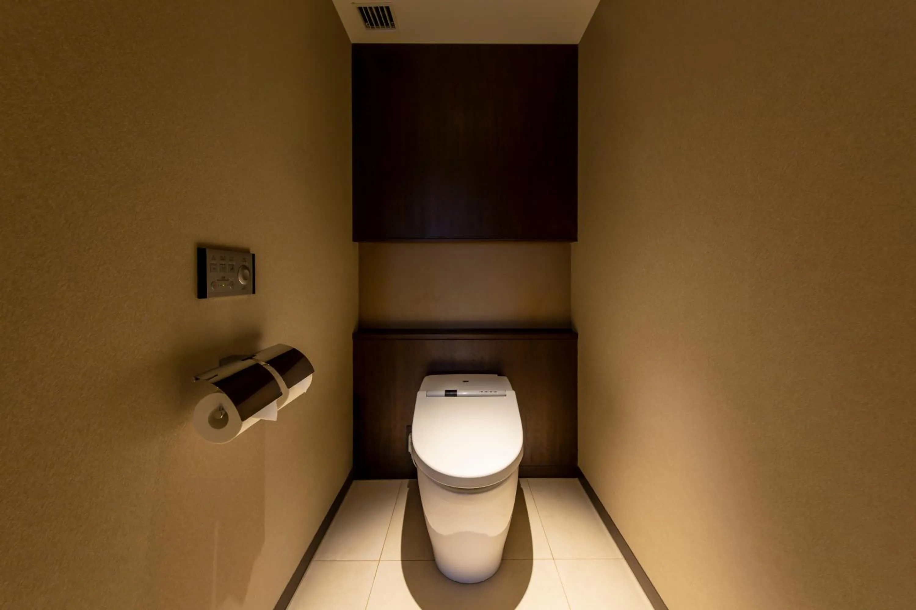 Toilet in The Royal Park Hotel Kyoto Sanjo