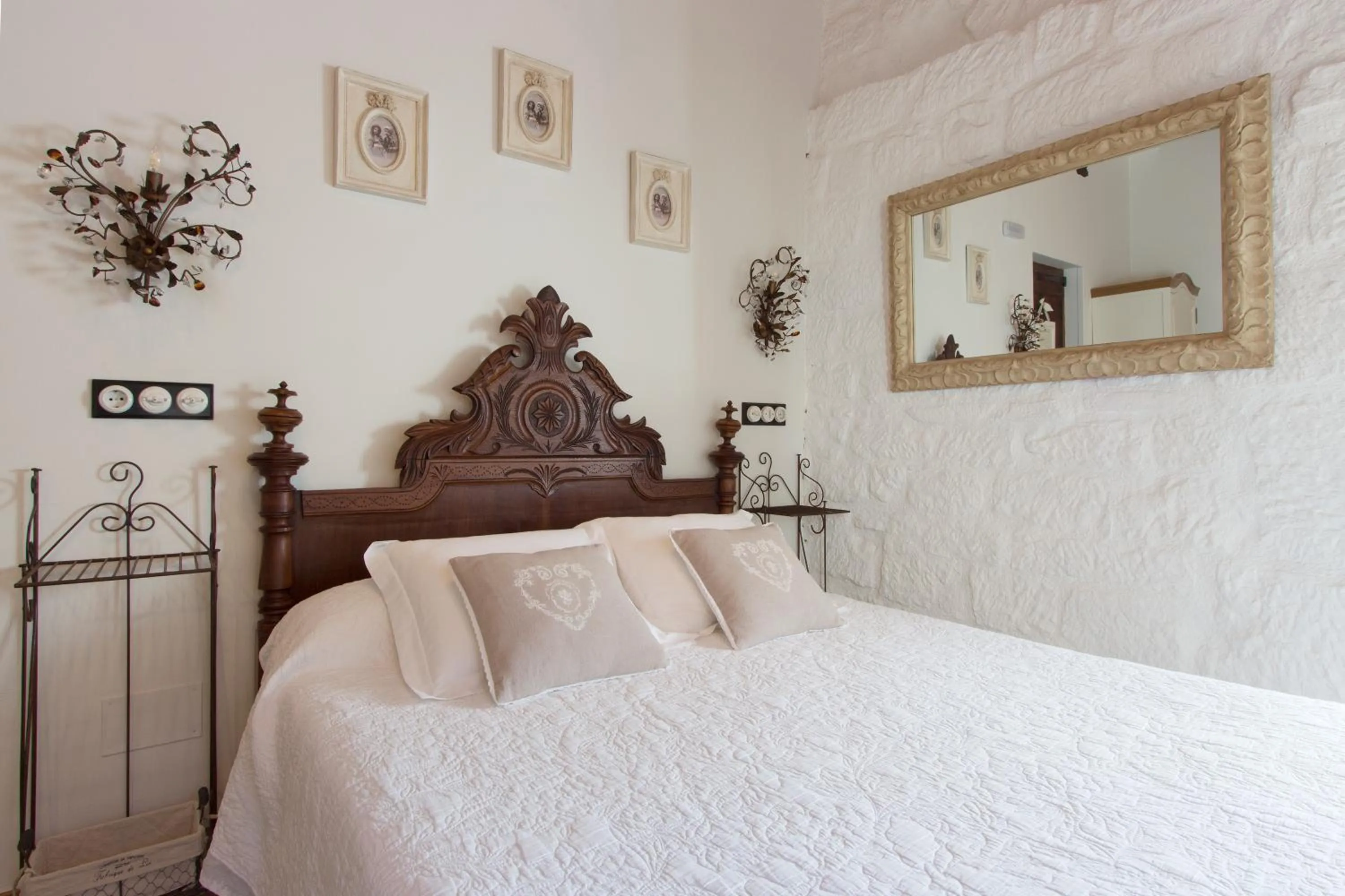 Decorative detail, Bed in Hotel Boutique Posada de Sajazarra