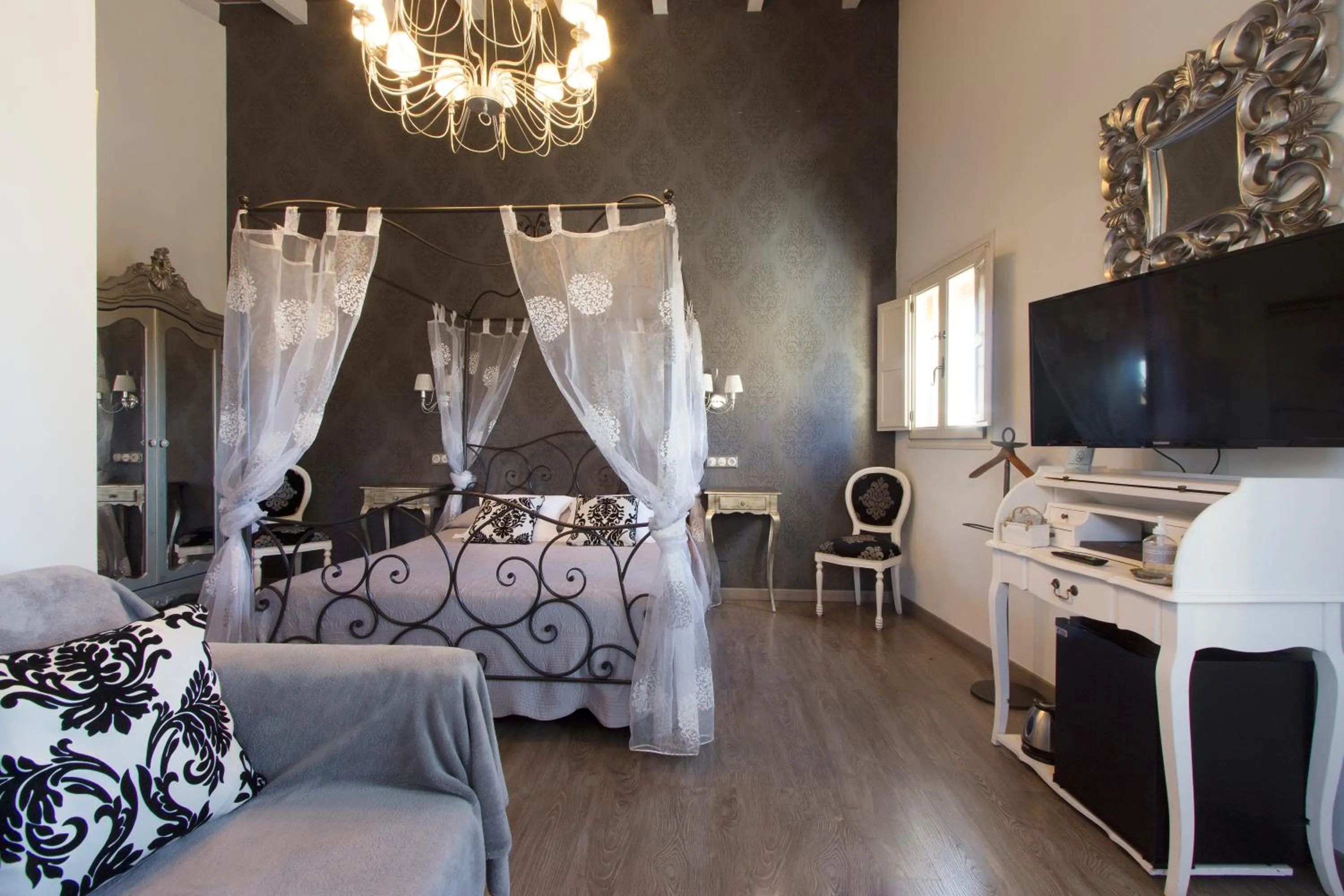 Photo of the whole room, Bed in Hotel Boutique Posada de Sajazarra