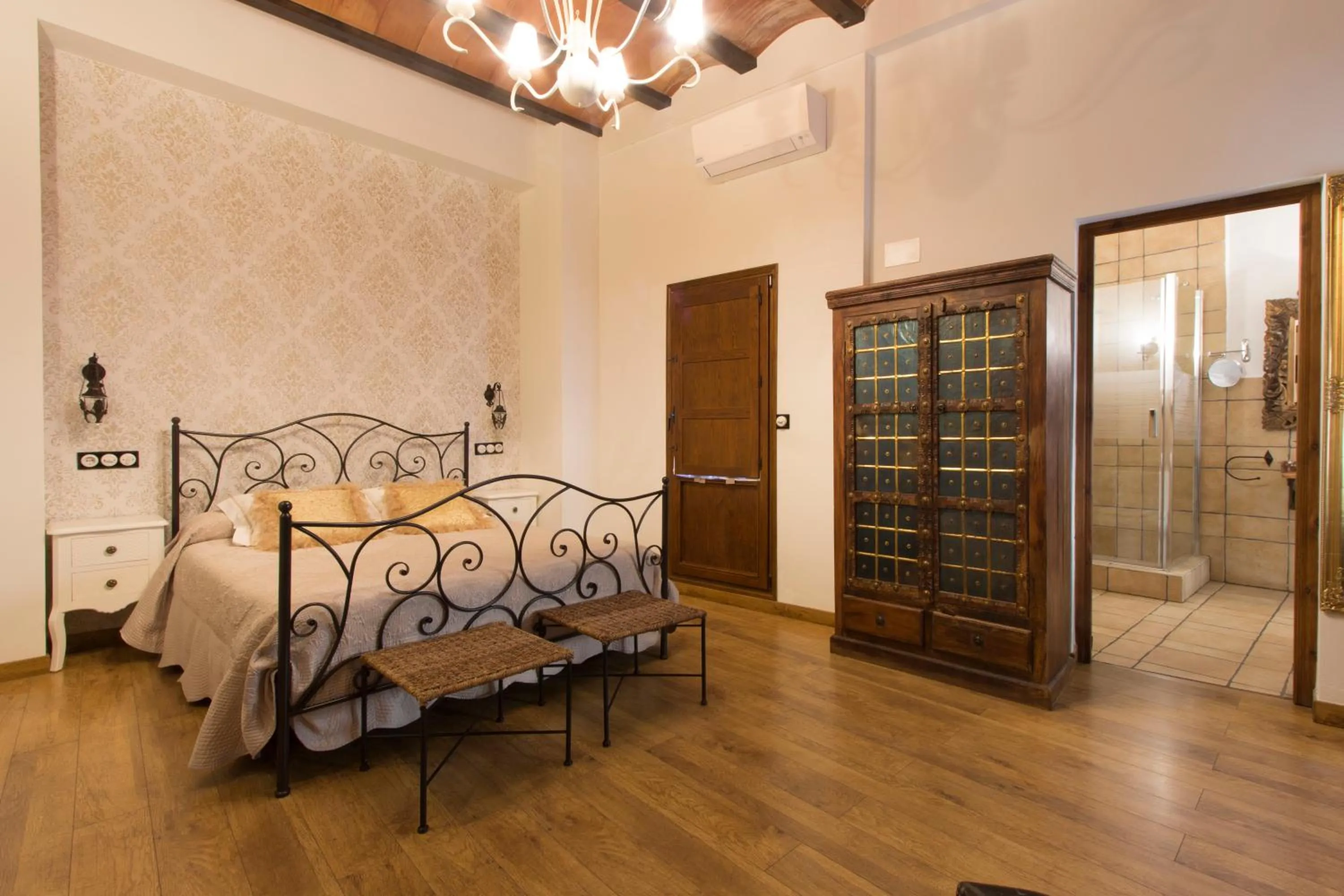 Decorative detail, Bed in Hotel Boutique Posada de Sajazarra