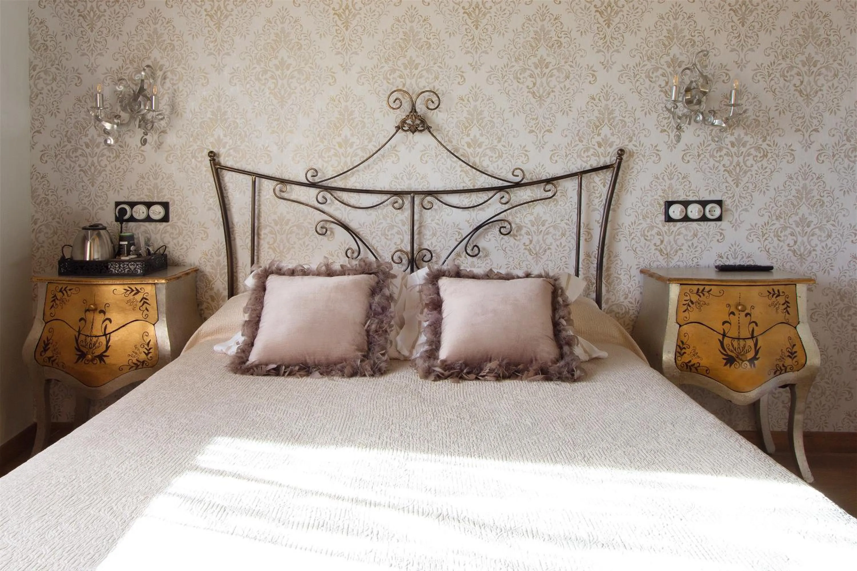 Decorative detail, Bed in Hotel Boutique Posada de Sajazarra