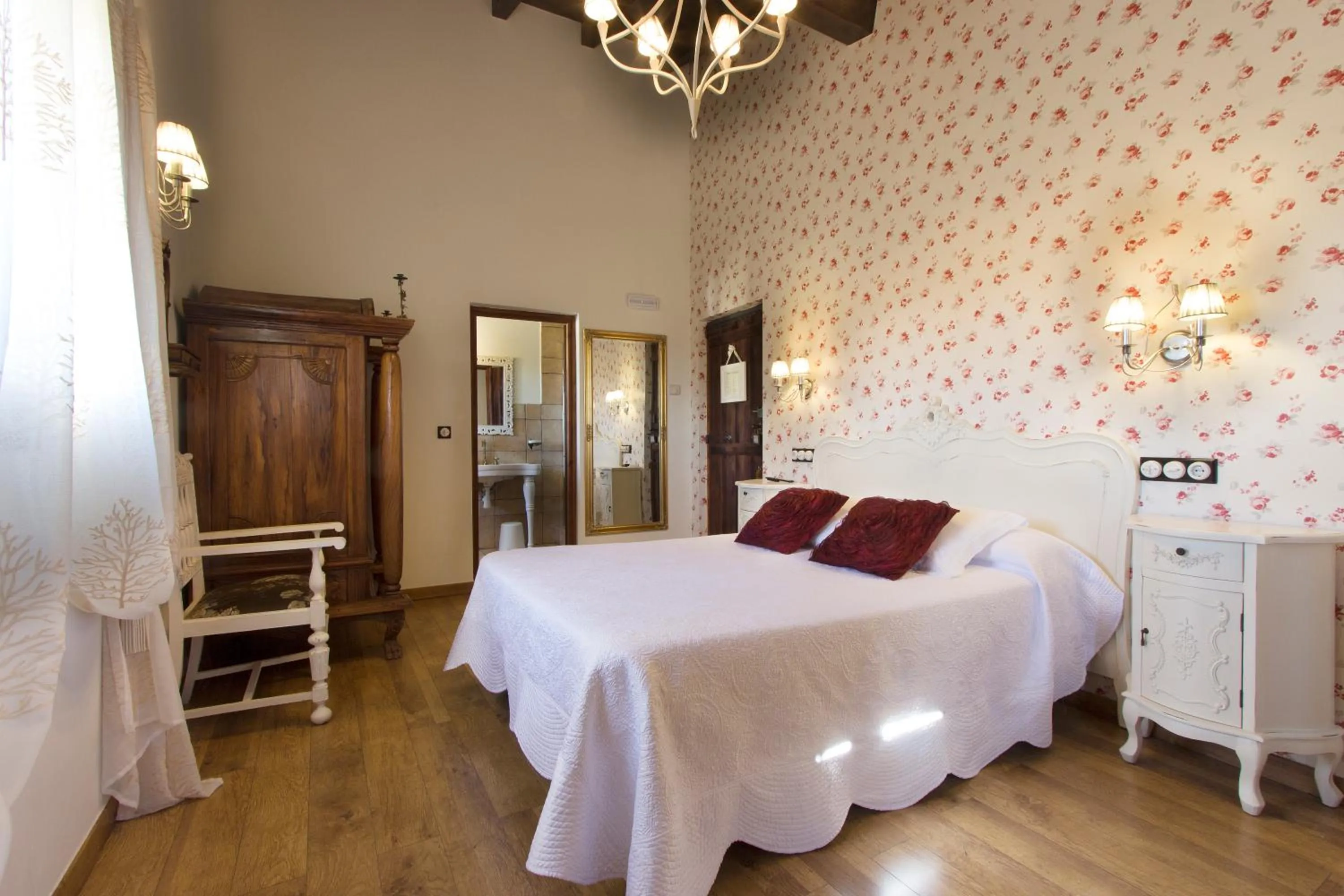 Decorative detail, Bed in Hotel Boutique Posada de Sajazarra