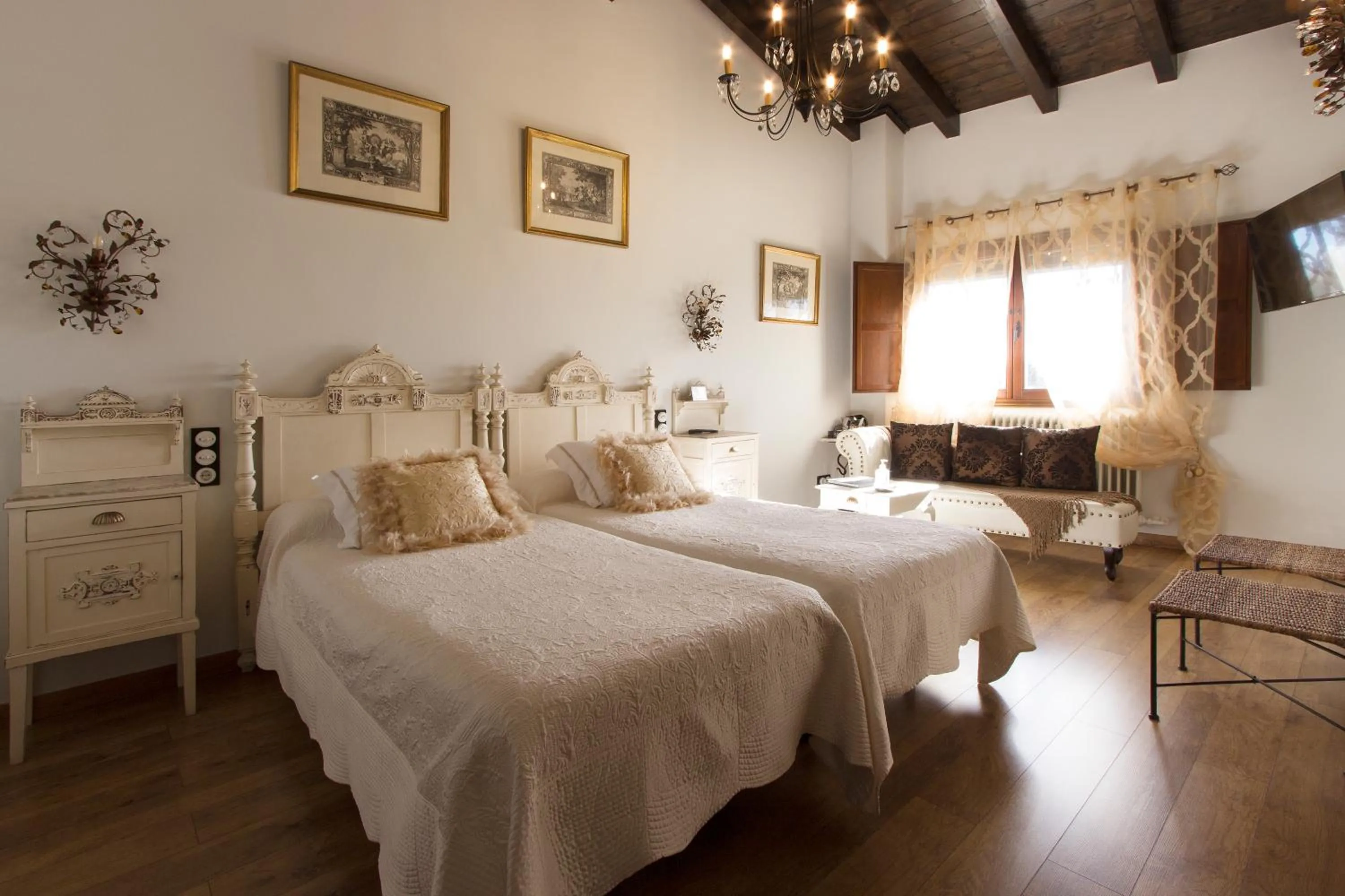 Decorative detail, Bed in Hotel Boutique Posada de Sajazarra