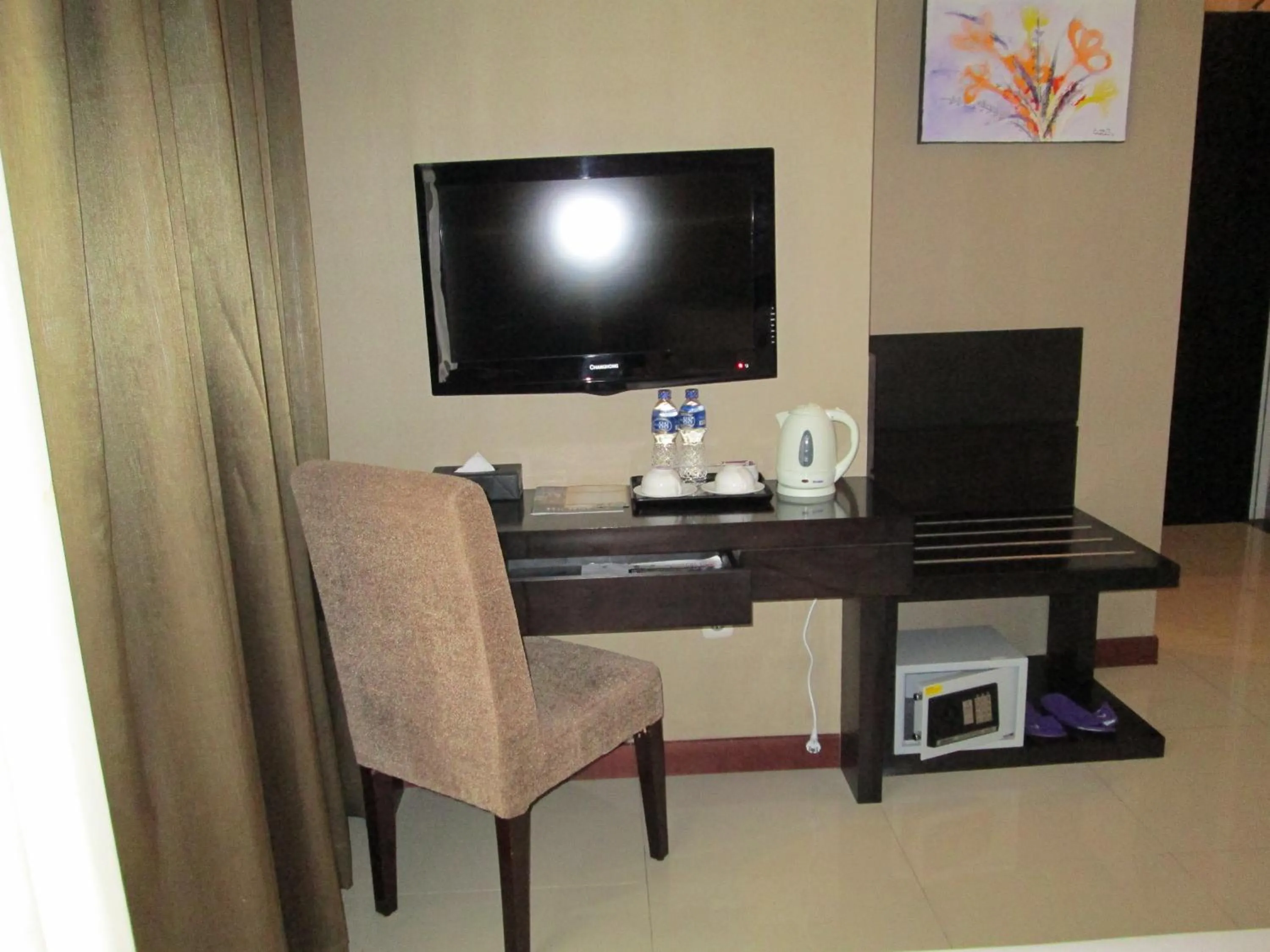 Coffee/tea facilities in Vio Hotel Cimanuk Bandung