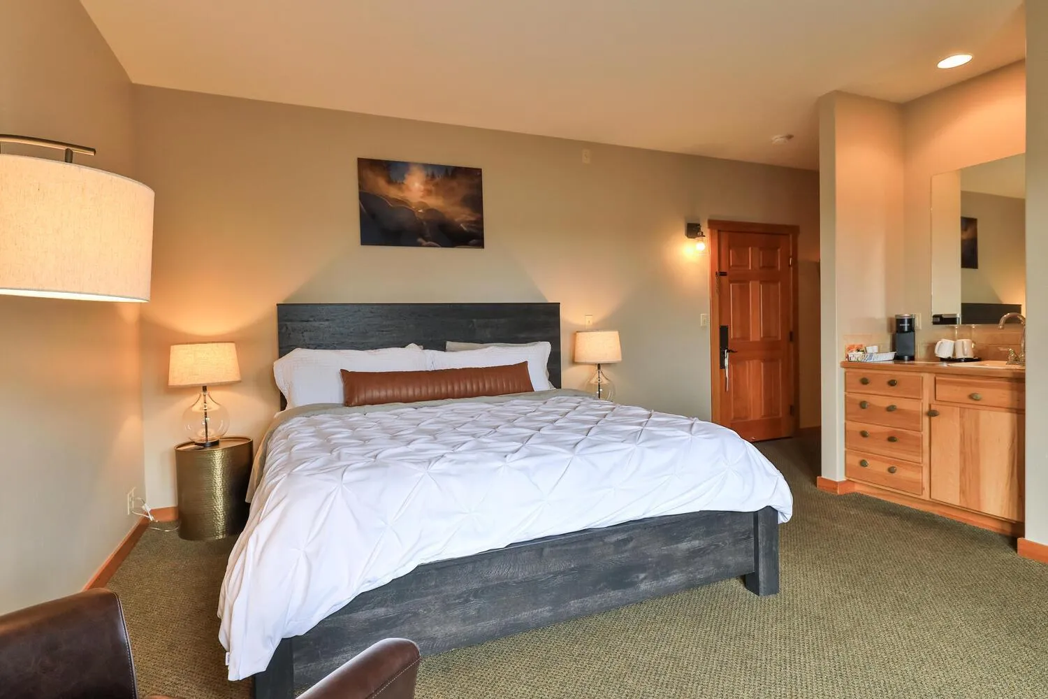 Photo of the whole room in Solstice Suites