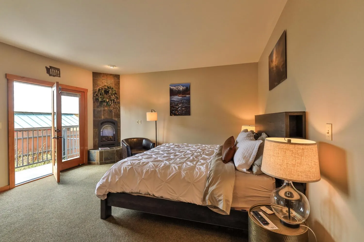 Photo of the whole room in Solstice Suites