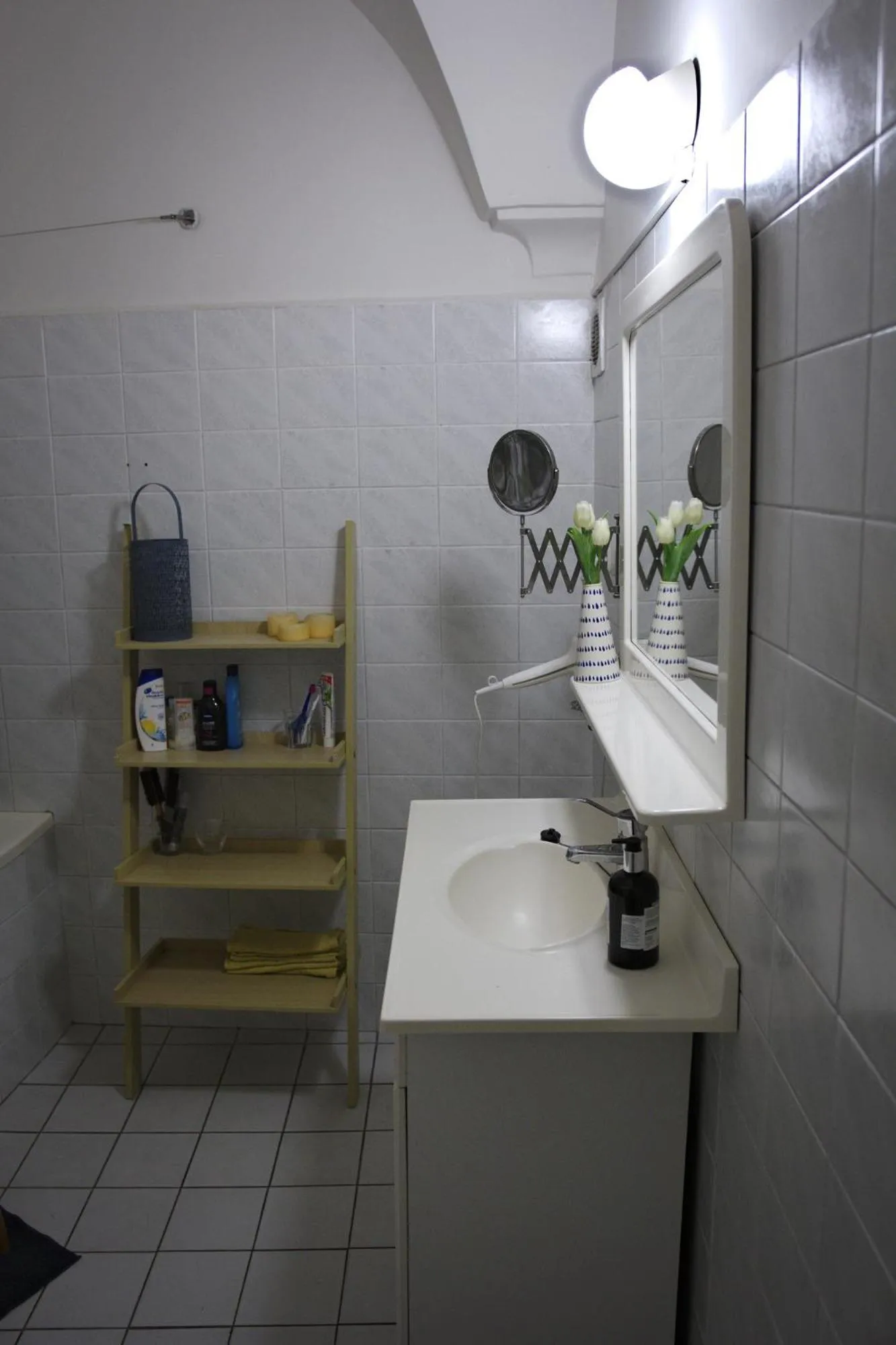 Bathroom in GRAN hostel