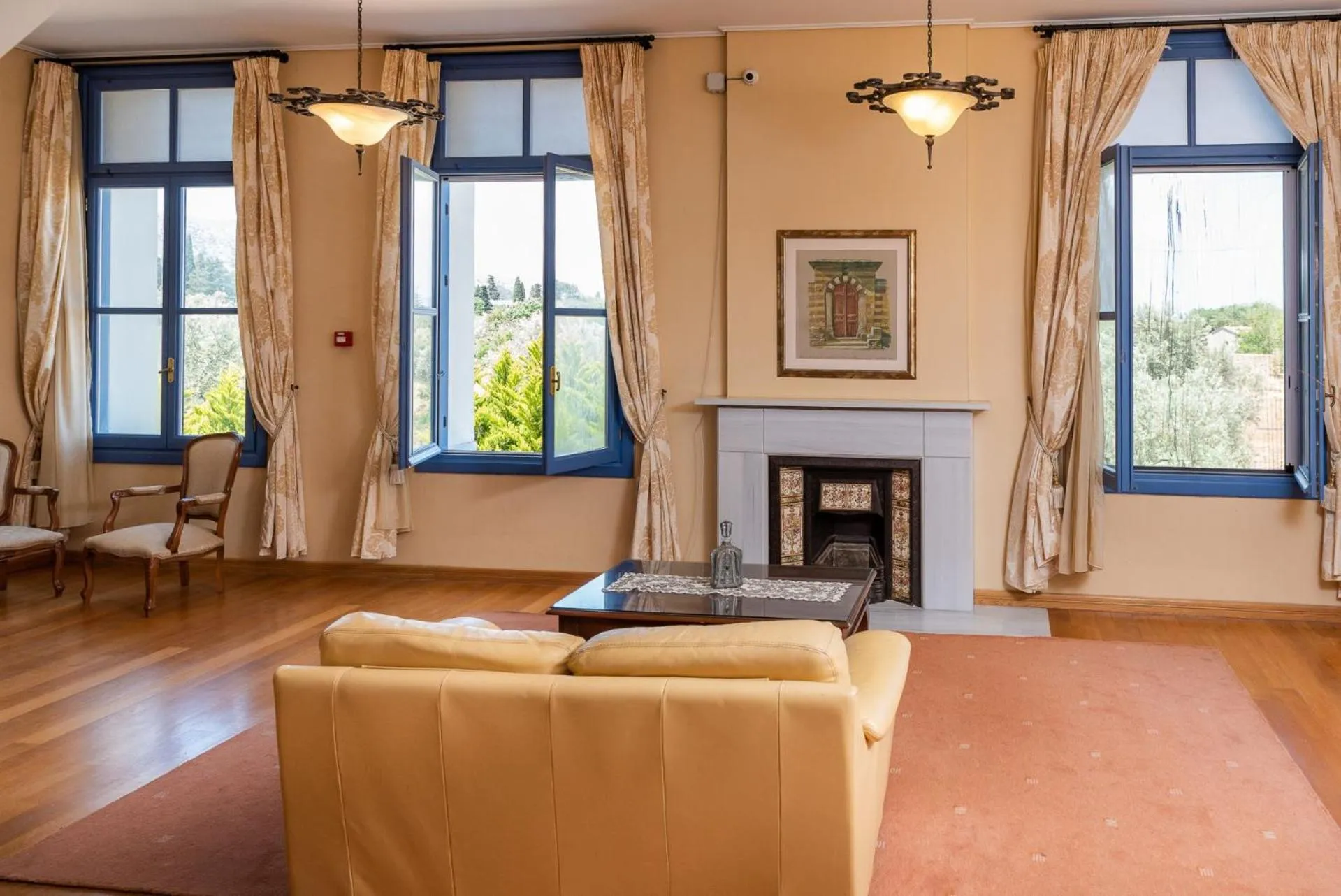 Seating area in Sourediko