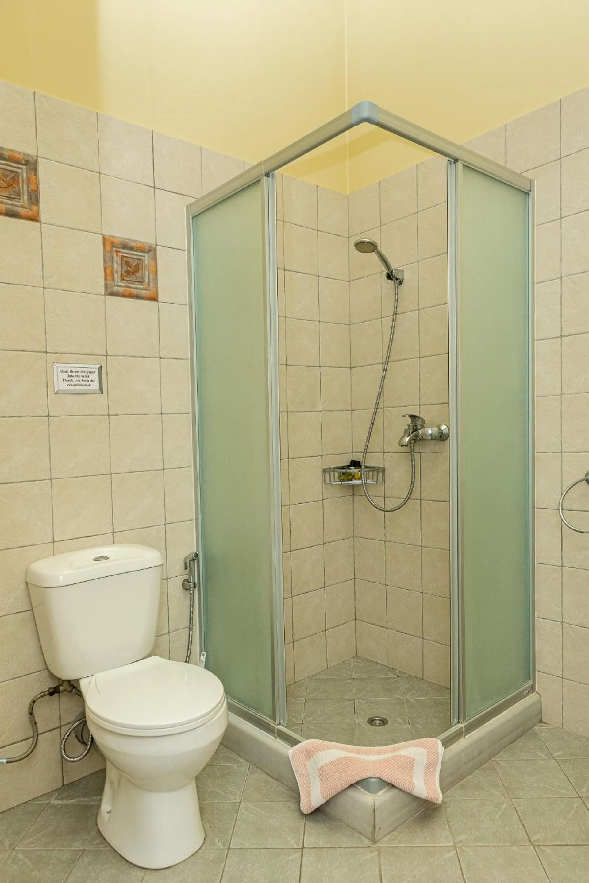 Bathroom in Sourediko