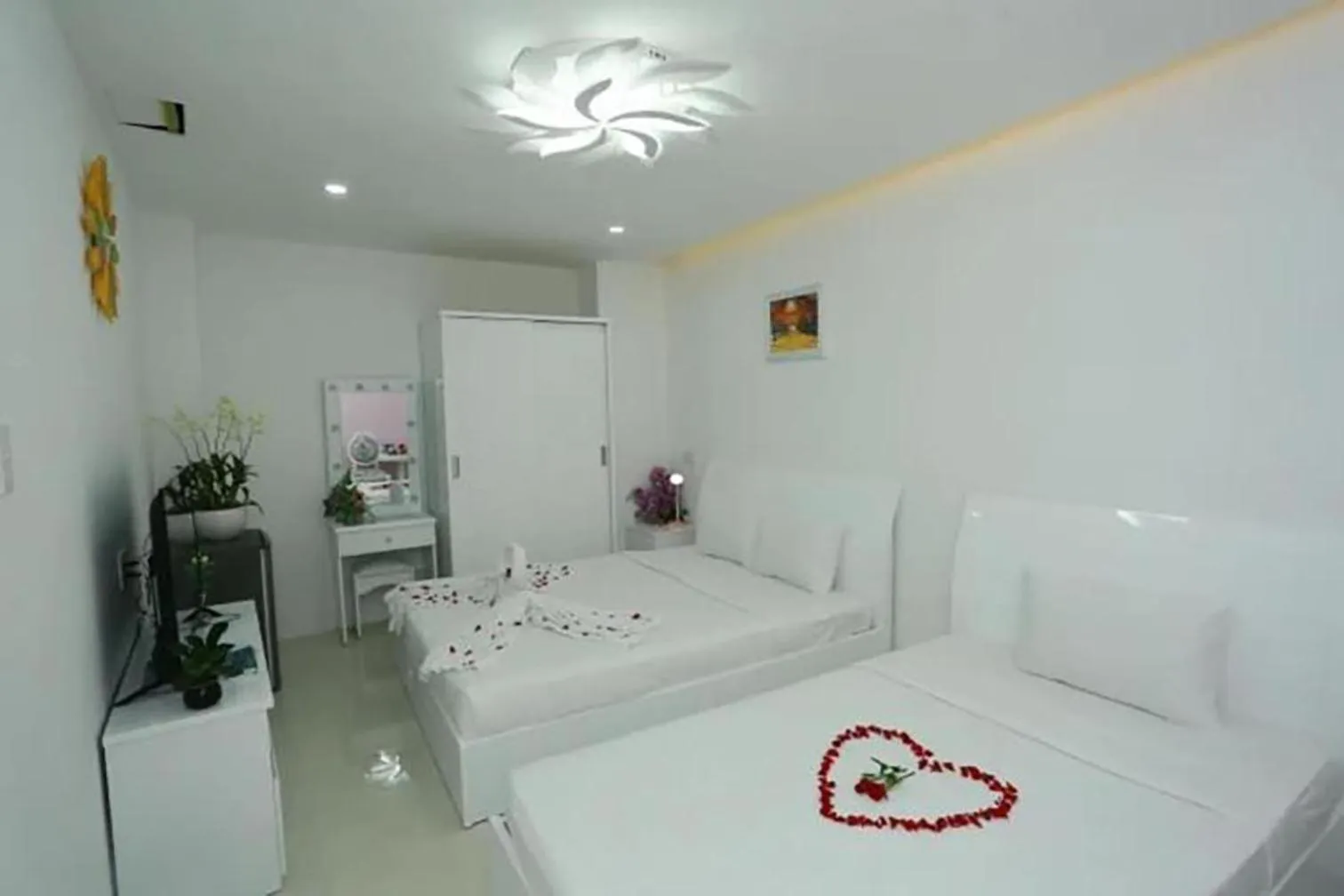 Bed in Valentine Luxury hotel - 31 Bui Vien Street
