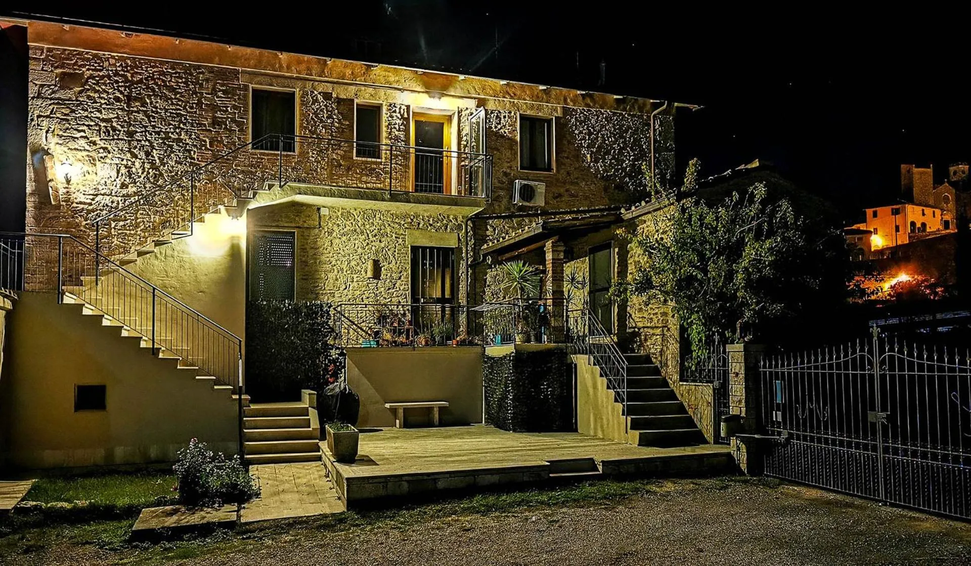 Facade/entrance in San Paterno B&B