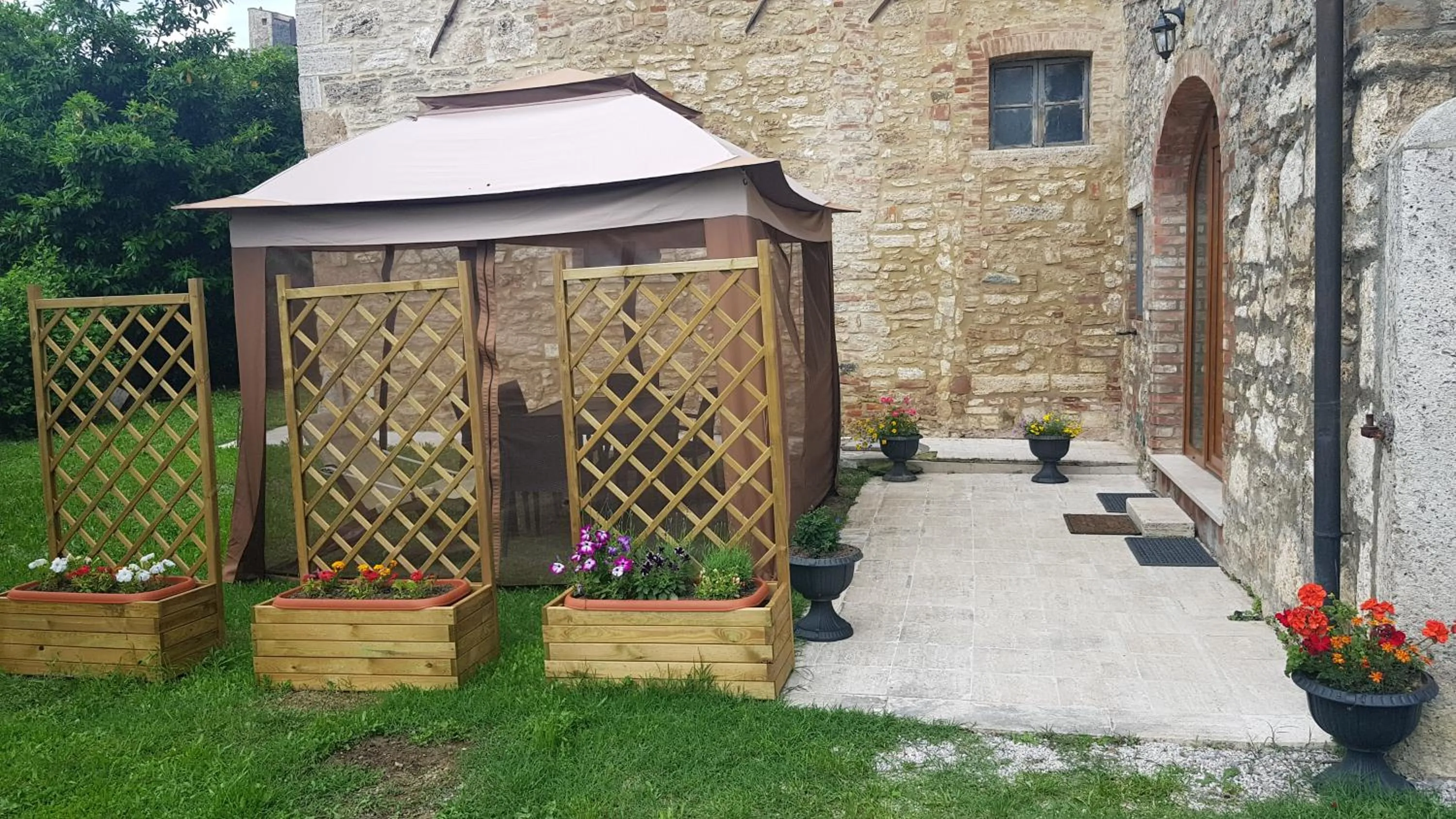 Patio in San Paterno B&B