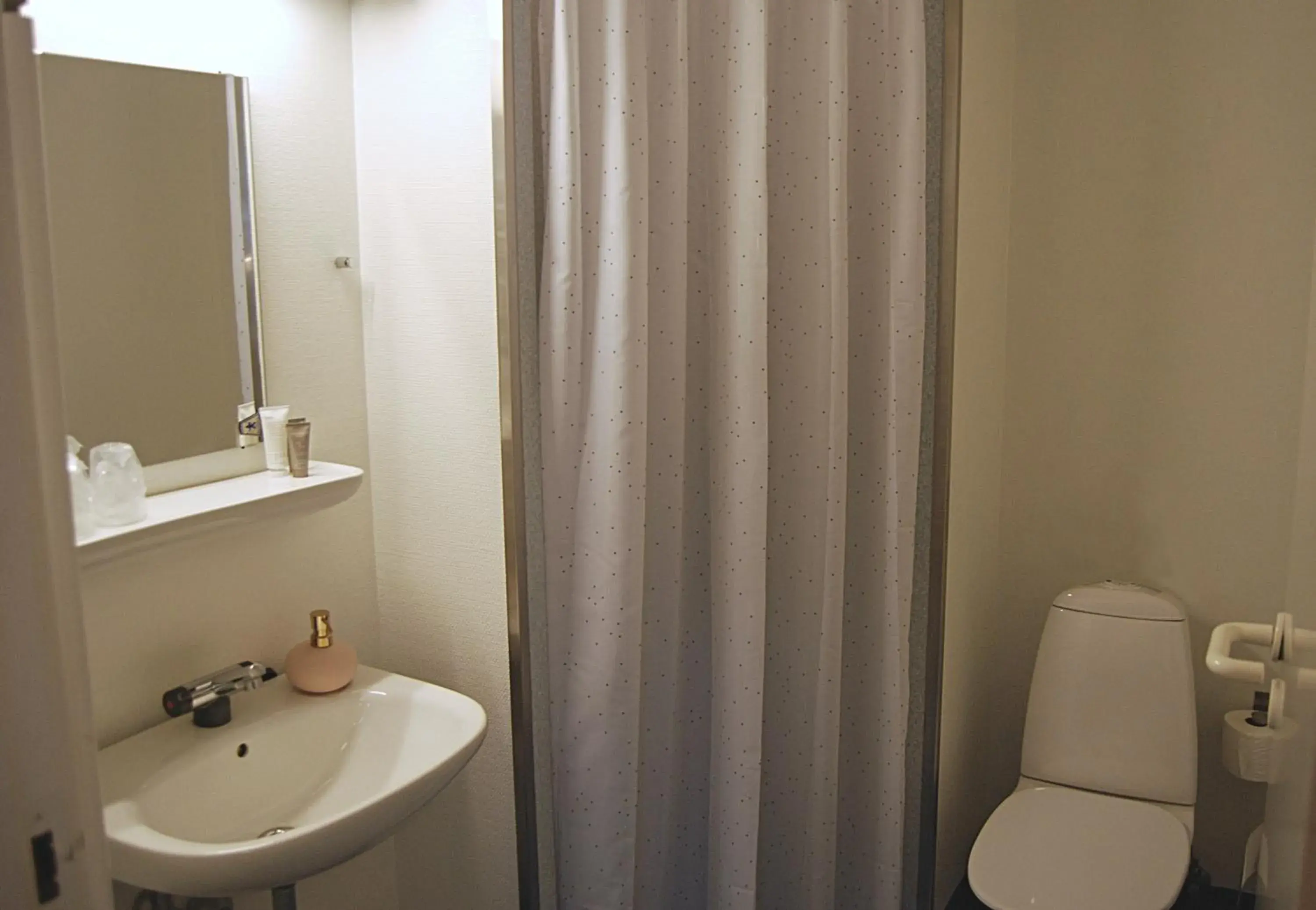 Standard Double or Twin Room - single occupancy - Annex in Nørre Vissing Kro Standard Double or Twin Room - single occupancy - Annex in Nørre Vissing Kro