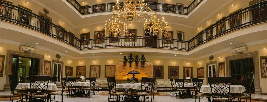 Restaurant/places to eat in The Lorian Club