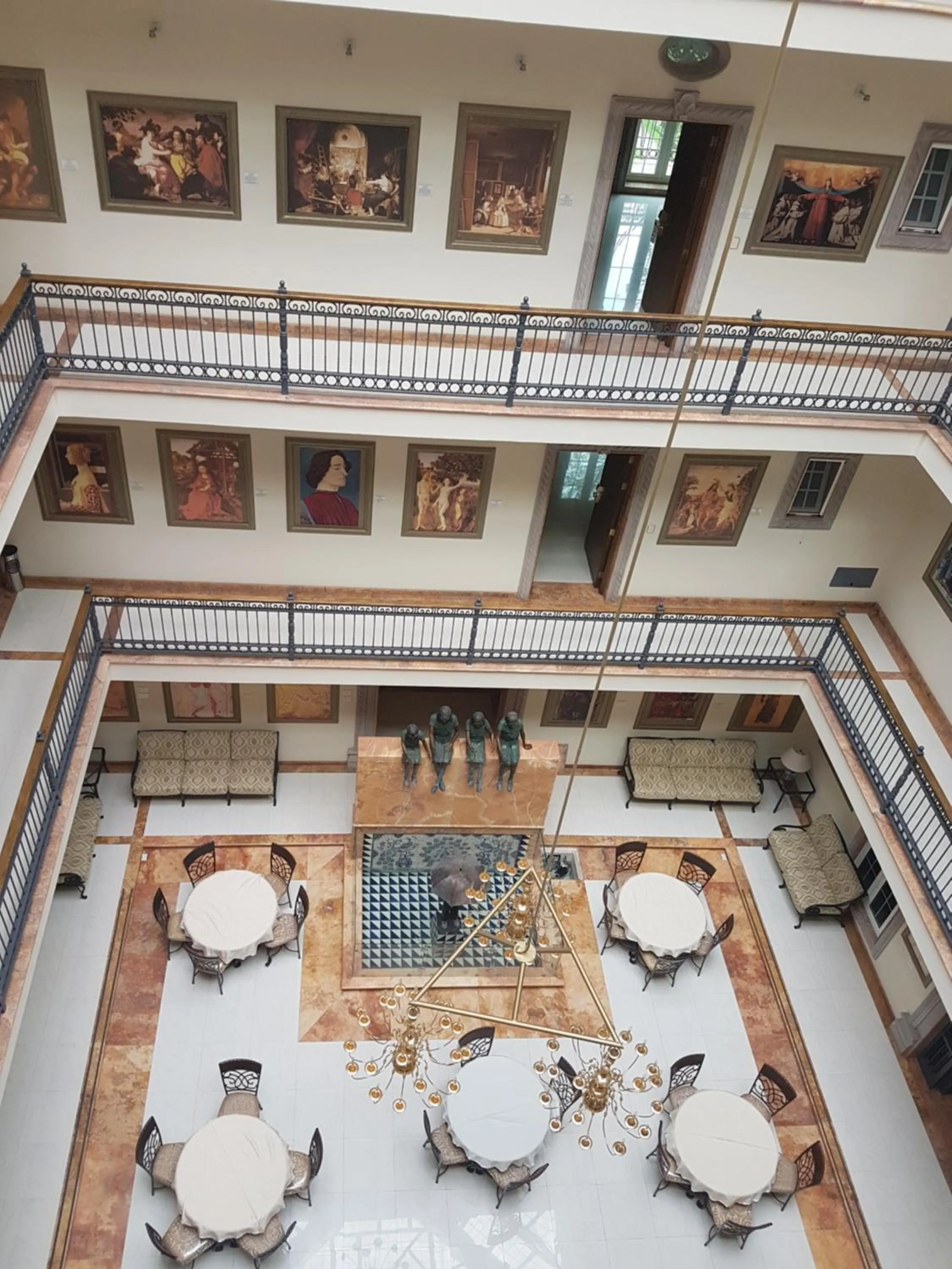 Lounge or bar in The Lorian Club