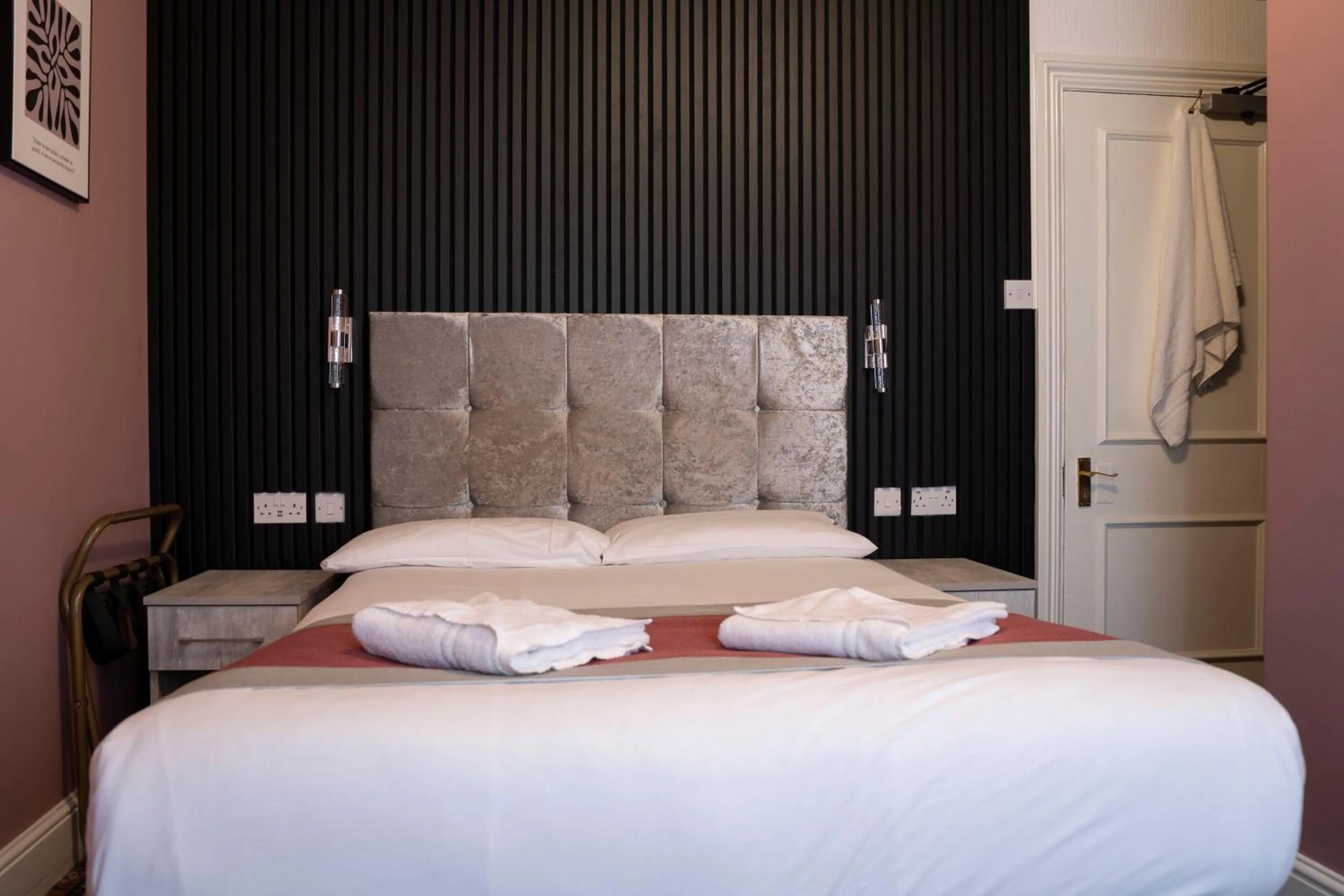 Bed in Gatwick Turret Guest House