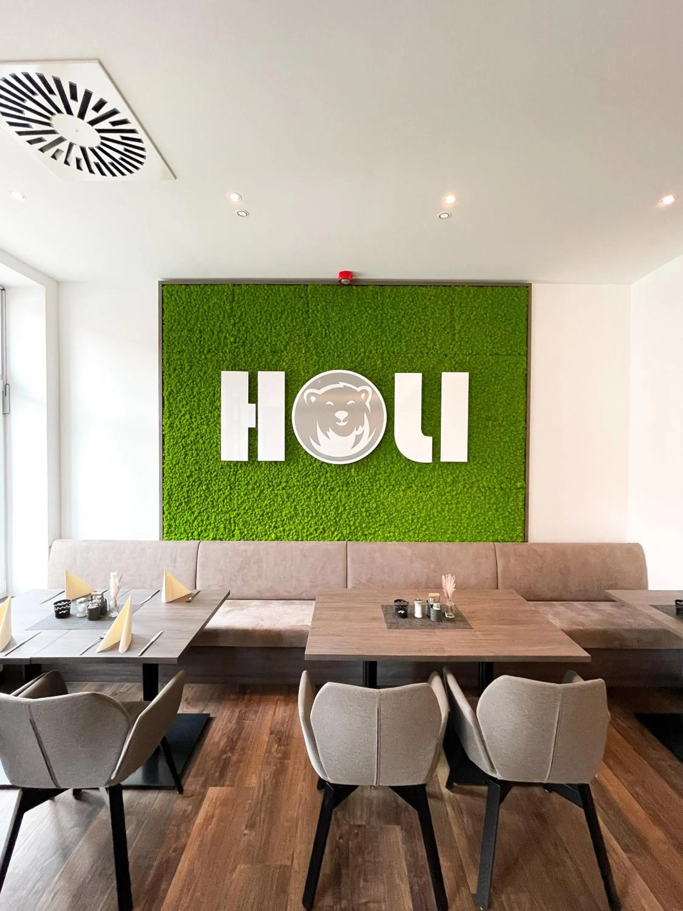 Restaurant/places to eat in HOLI City Apart Hotel Berlin