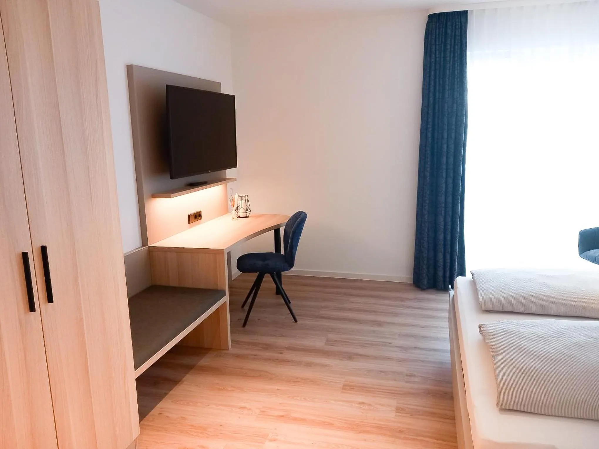 TV and multimedia, Bed in HOLI City Apart Hotel Berlin