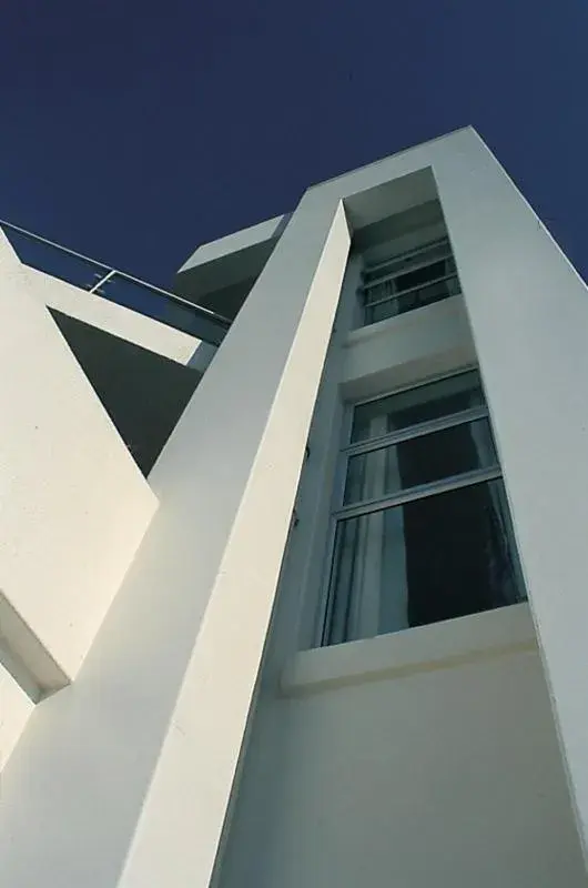 Property building in Diaz 15 House on the Bay Property building in Diaz 15 House on the Bay