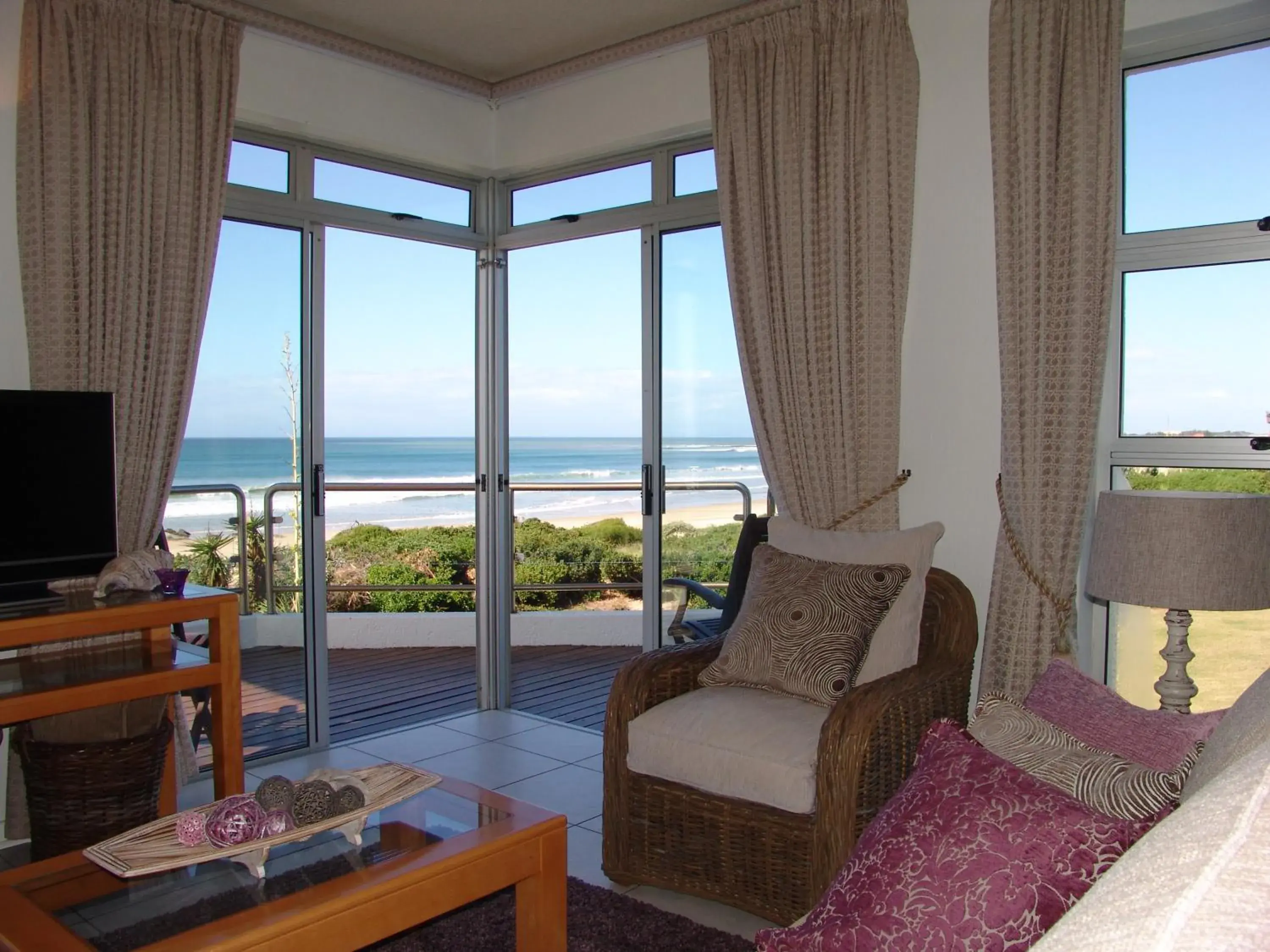 Living room in Diaz 15 House on the Bay Living room in Diaz 15 House on the Bay