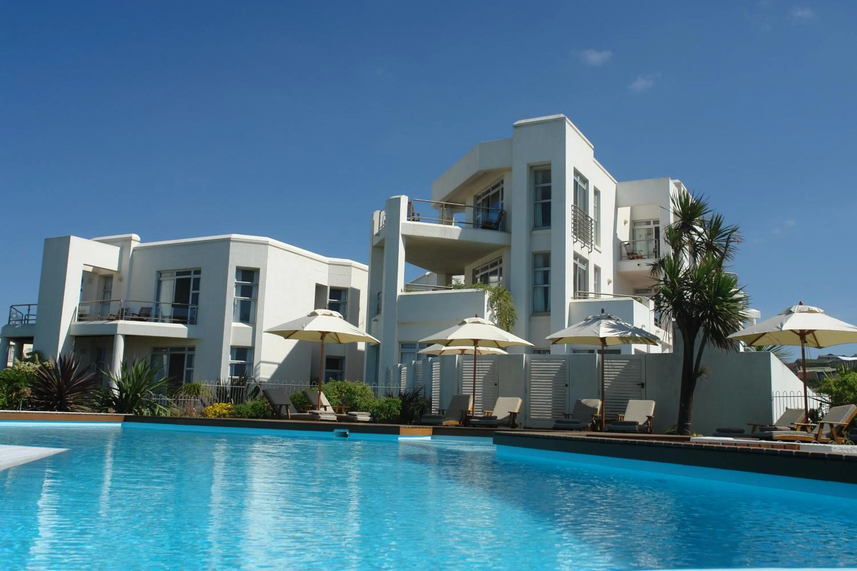 Property building in Diaz 15 House on the Bay