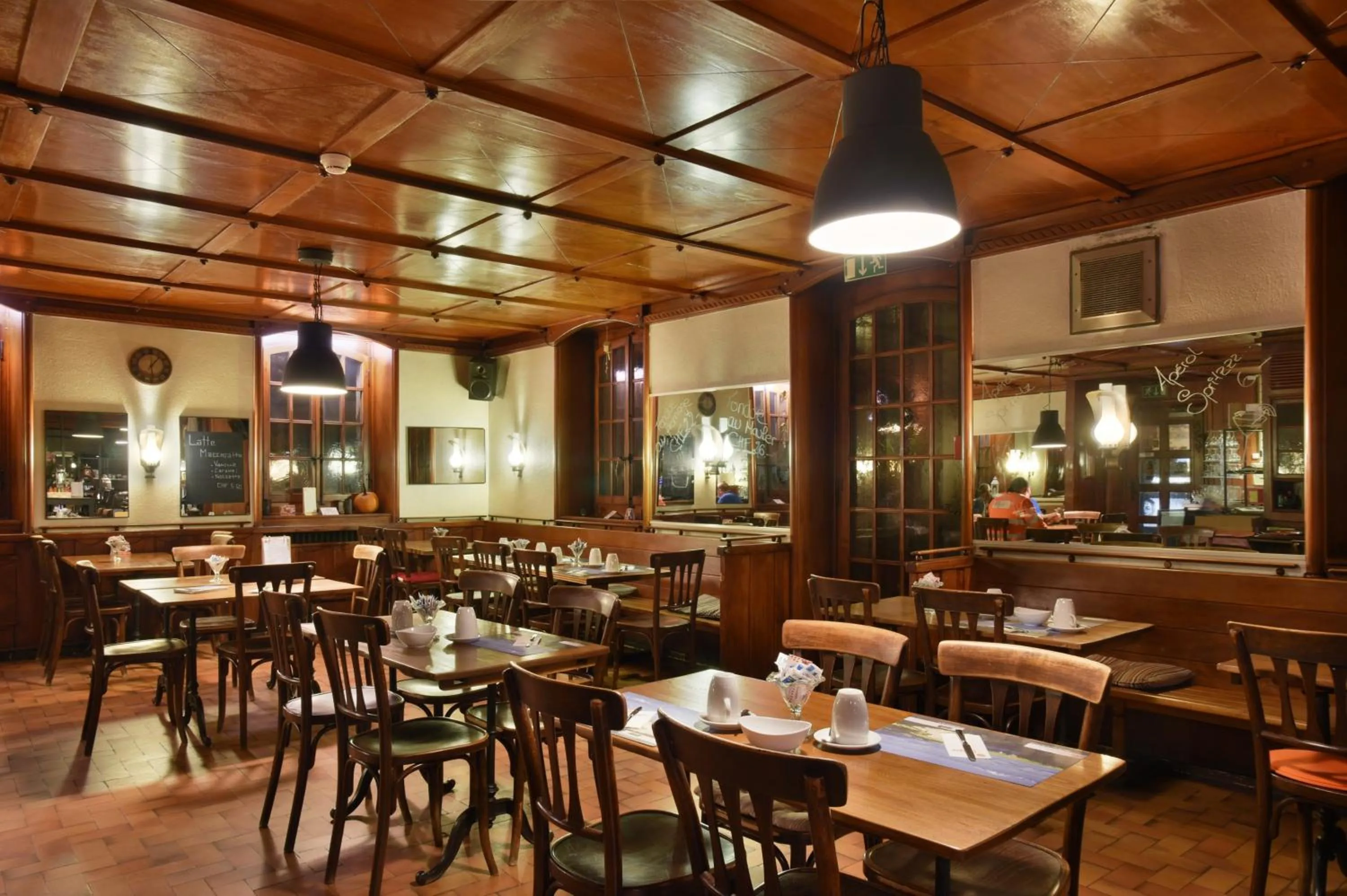 Restaurant/places to eat in Hôtel de l'Aigle