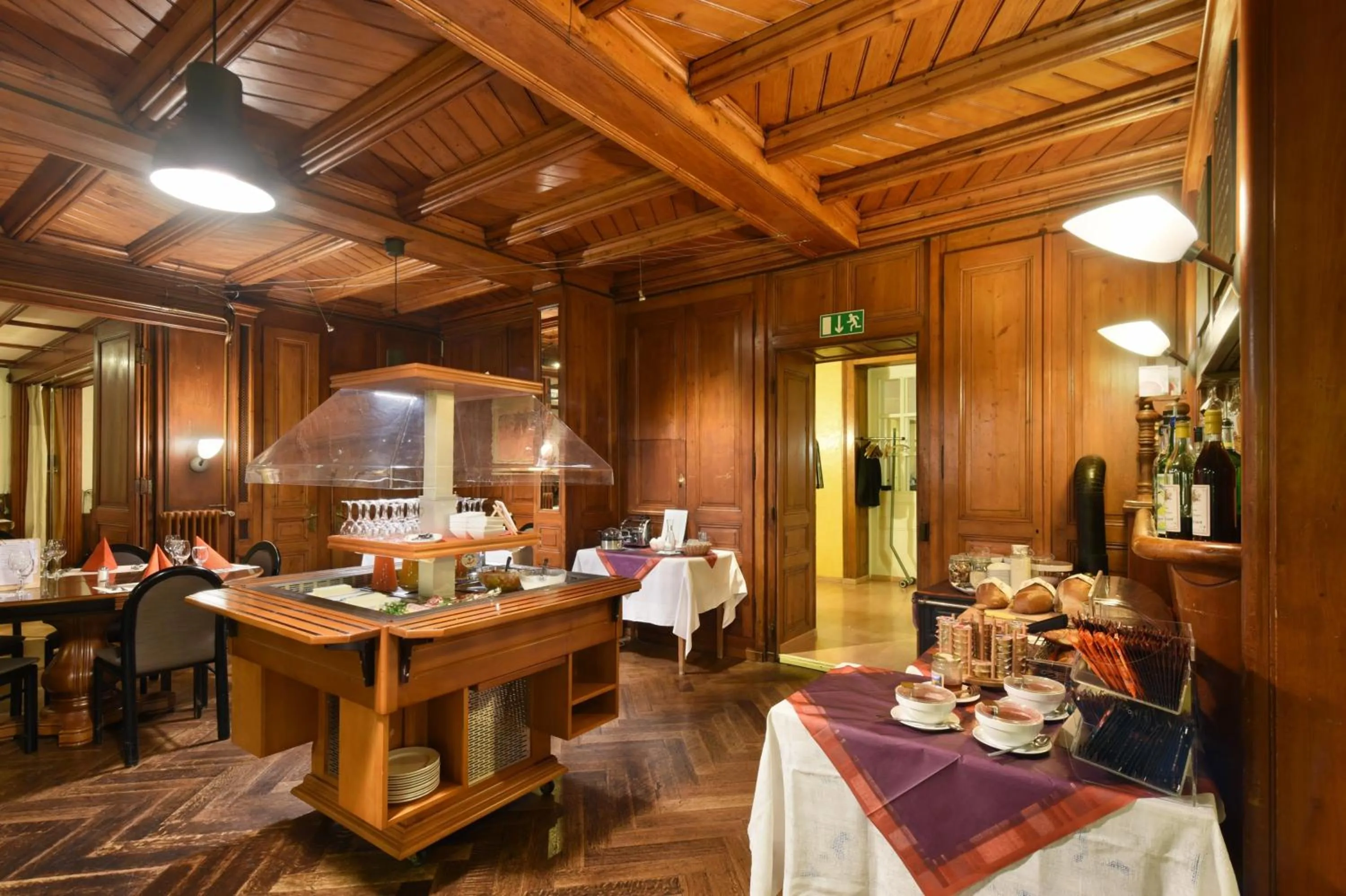 Restaurant/places to eat in Hôtel de l'Aigle