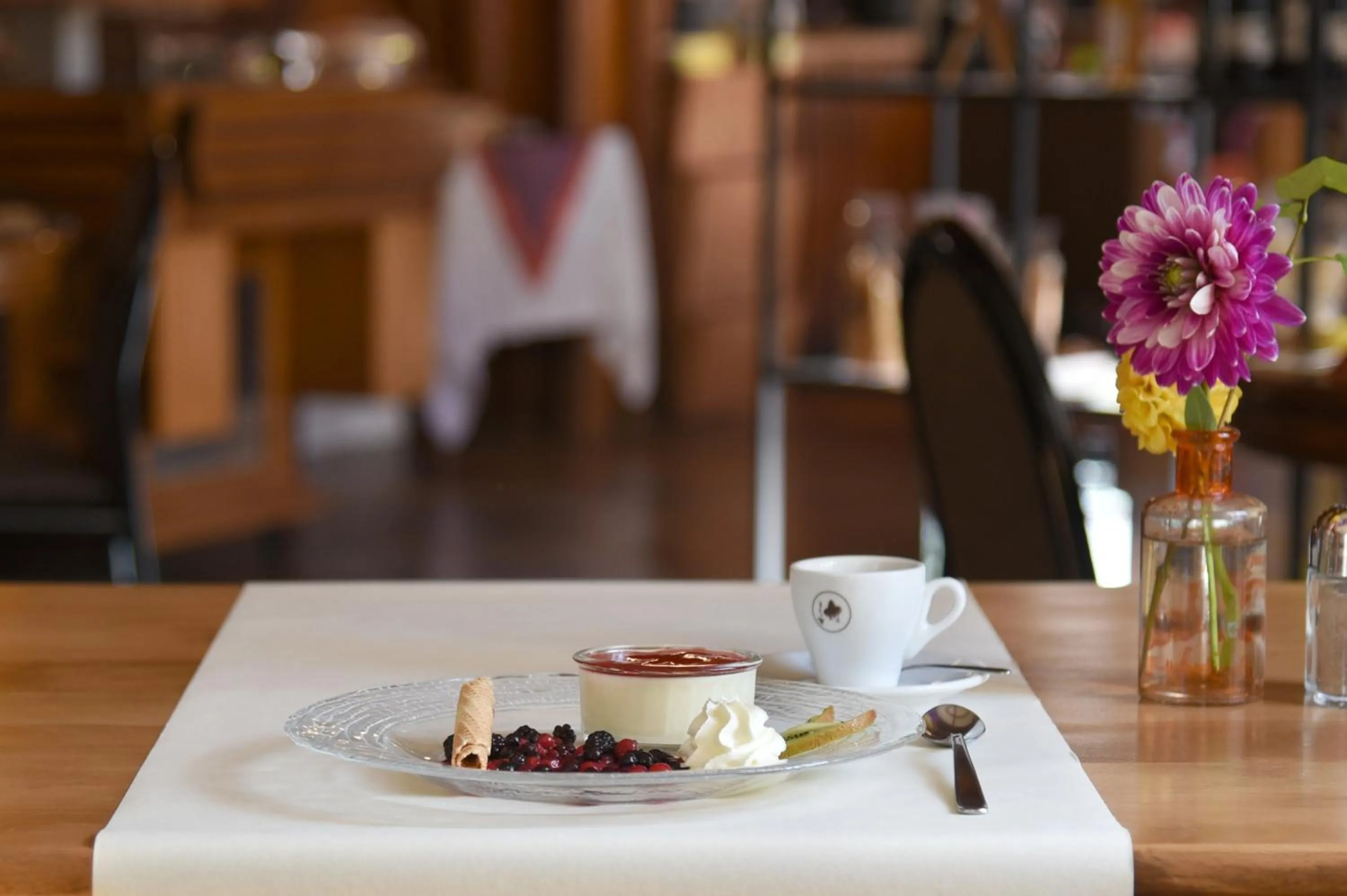 Food and drinks in Hôtel de l'Aigle