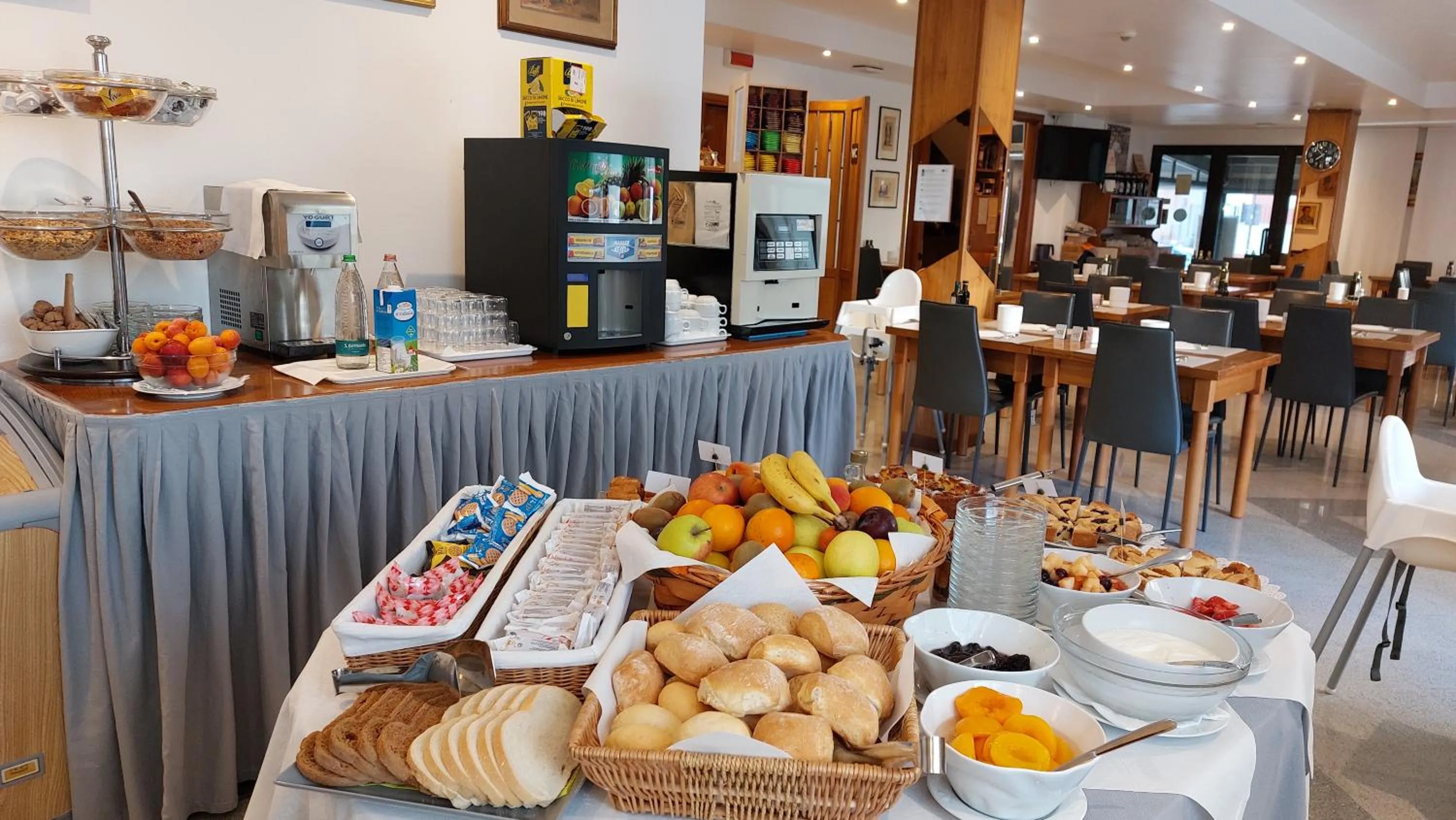 Buffet breakfast in Albergo Ridente