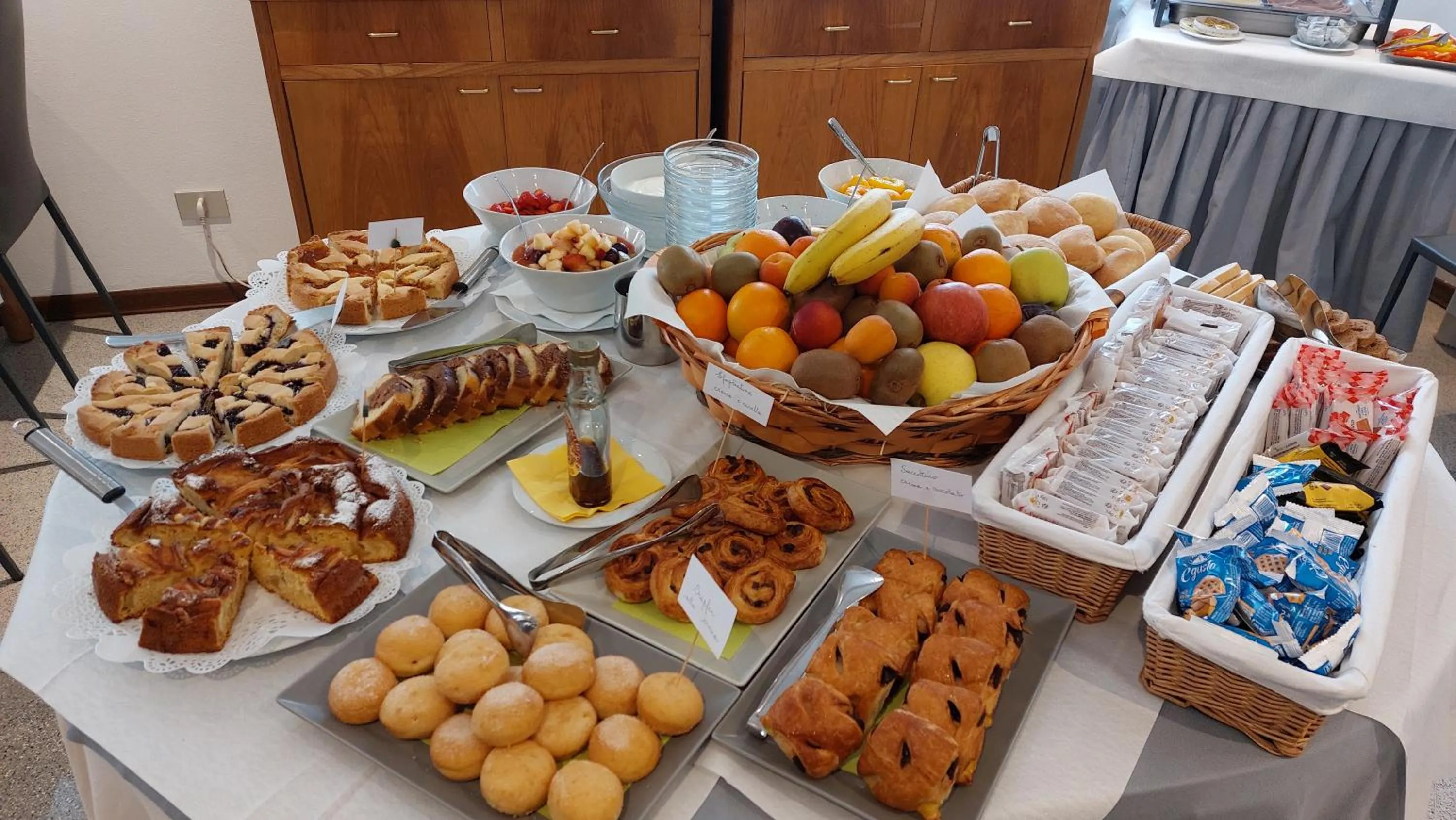 Buffet breakfast in Albergo Ridente