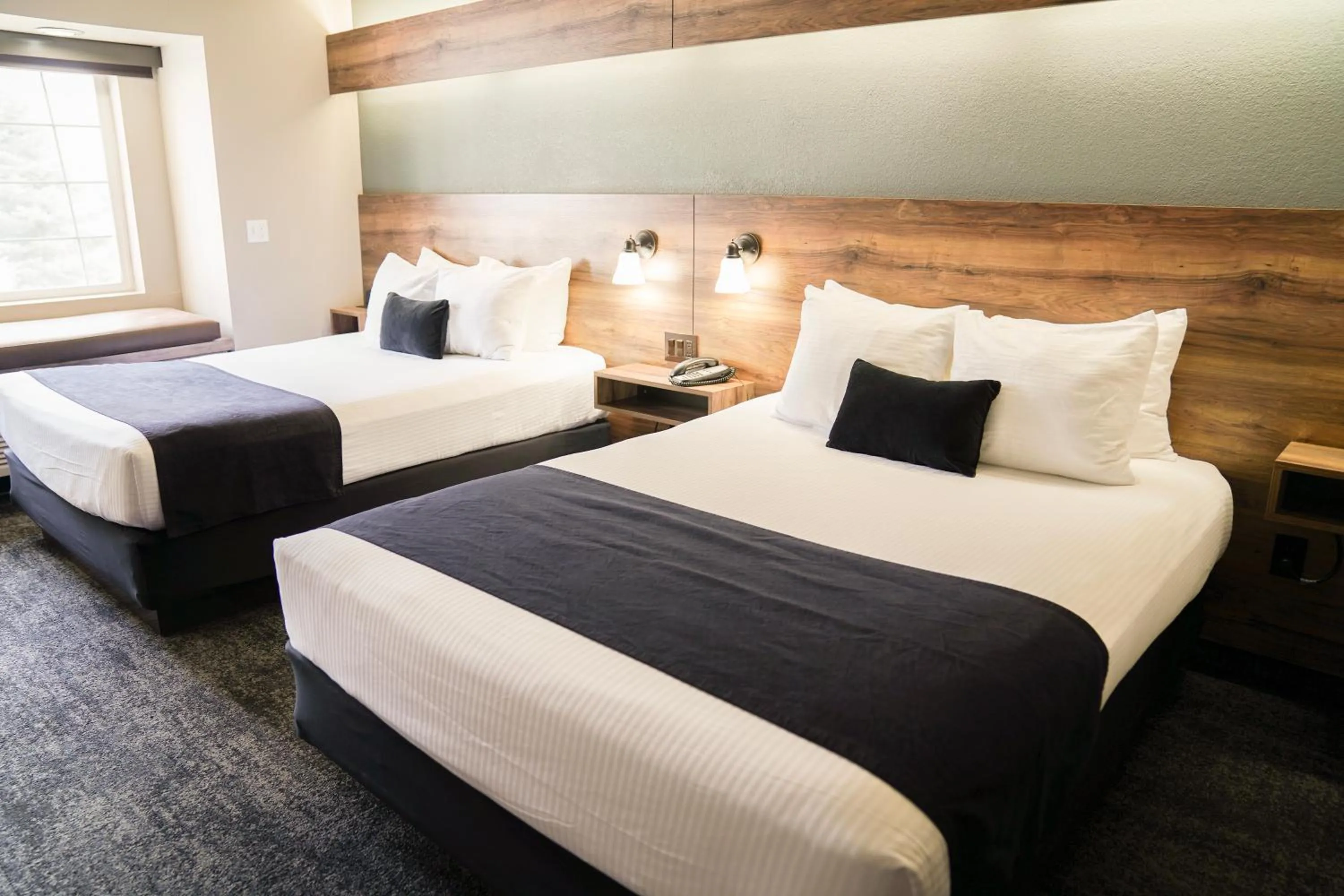 Bedroom, Bed in Hotel Ruby Sandpoint