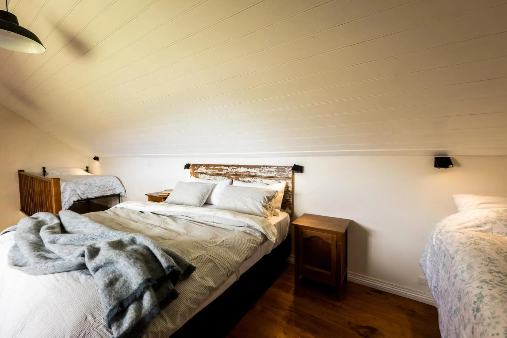 Bedroom, Bed in Daisy Bank Cottages